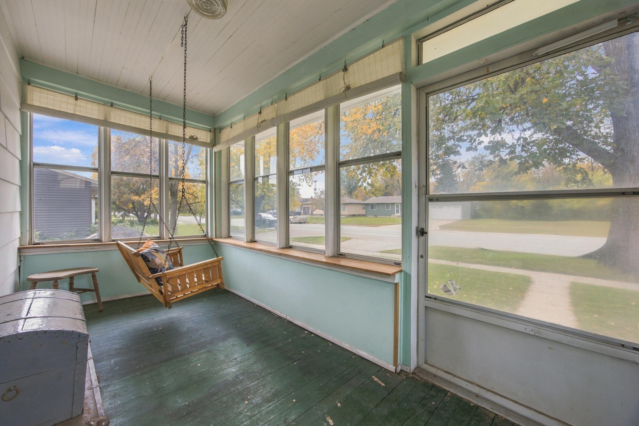 1923 single family home for sale at 47 Center Street in West Fargo, ND — 2 bed, 2 bath (photo 4 of 28)
