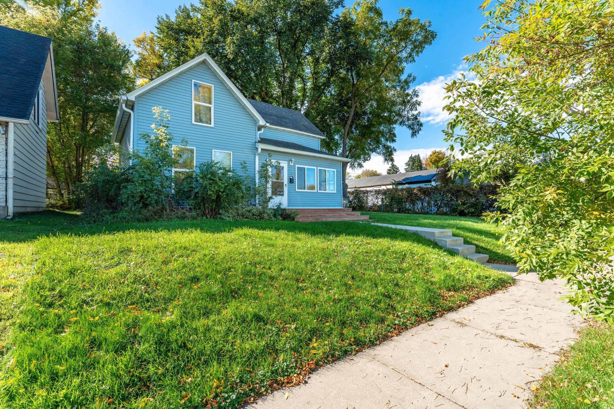 1895 single family home for sale at 514 E Hampden Avenue in Fergus Falls, MN — 3 bed, 2 bath (photo 2 of 63)