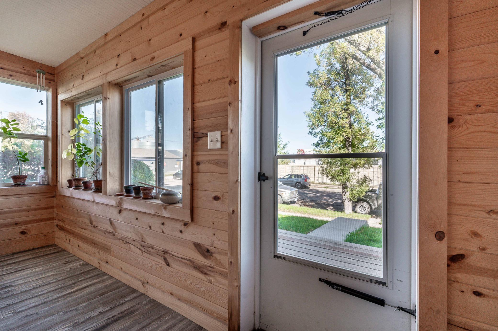 1895 single family home for sale at 514 E Hampden Avenue in Fergus Falls, MN — 3 bed, 2 bath (photo 18 of 63)