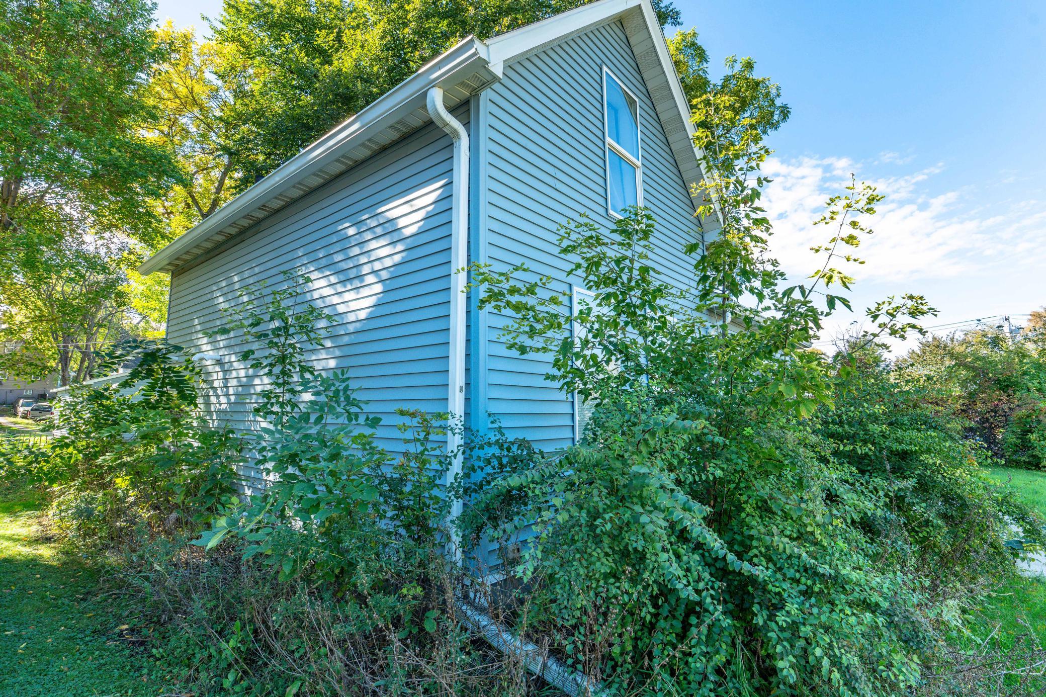 1895 single family home for sale at 514 E Hampden Avenue in Fergus Falls, MN — 3 bed, 2 bath (photo 5 of 63)