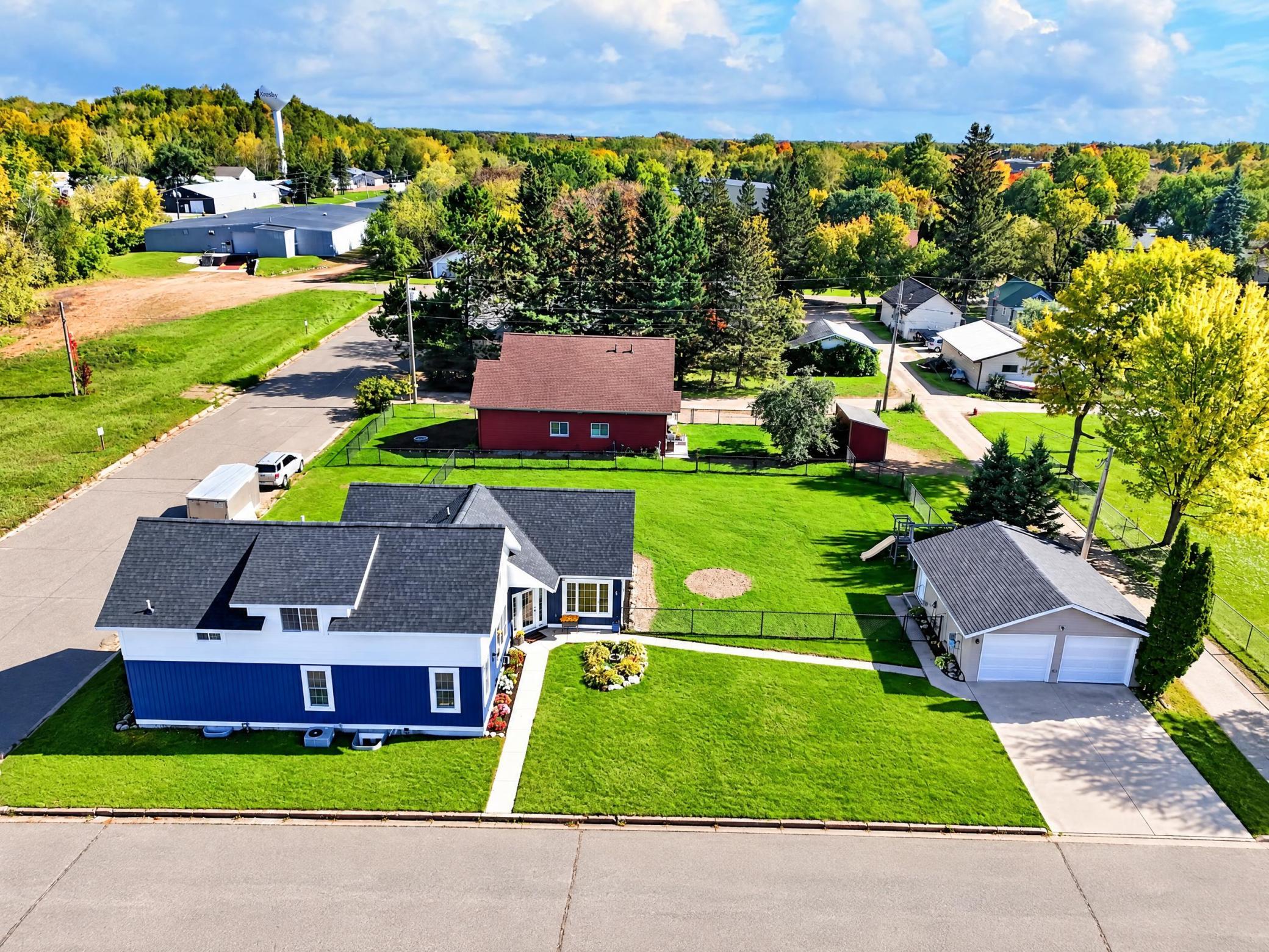 2005 single family home for sale at 136 1st Street in Ironton, MN — 3 bed, 4 bath (photo 3 of 35)