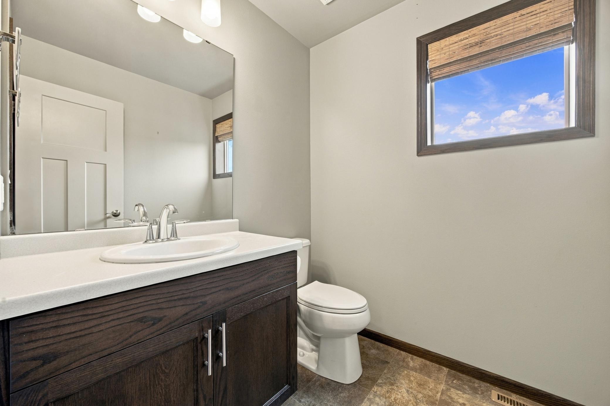 2014 single family home for sale at 3645 6th Street E in West Fargo, ND — 4 bed, 3 bath (photo 20 of 52)