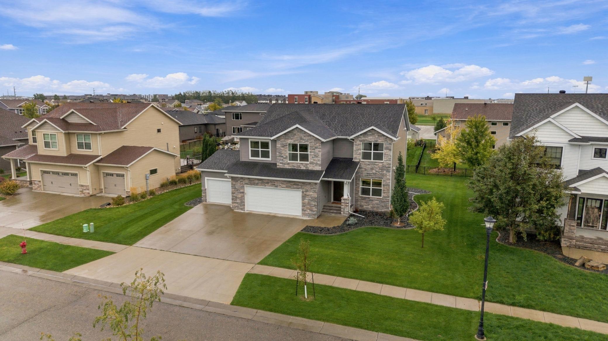 2014 single family home for sale at 3645 6th Street E in West Fargo, ND — 4 bed, 3 bath (photo 4 of 52)