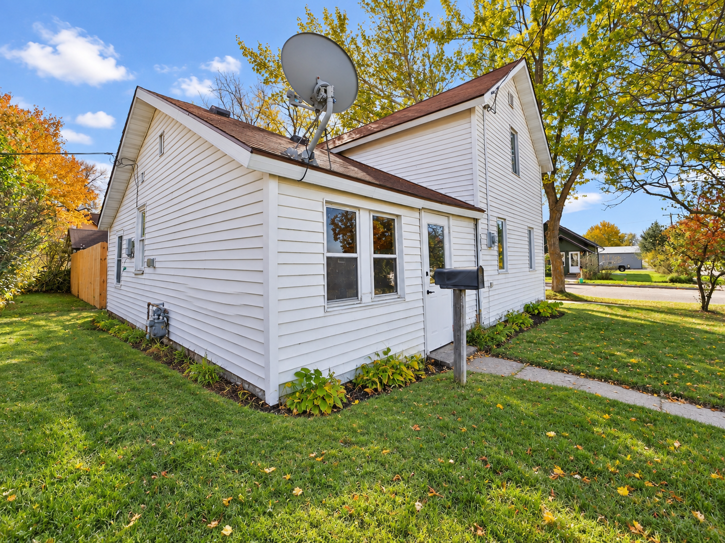 1890 single family home for sale at 502 Wisconsin Avenue SE in Staples, MN — 2 bed, 1 bath