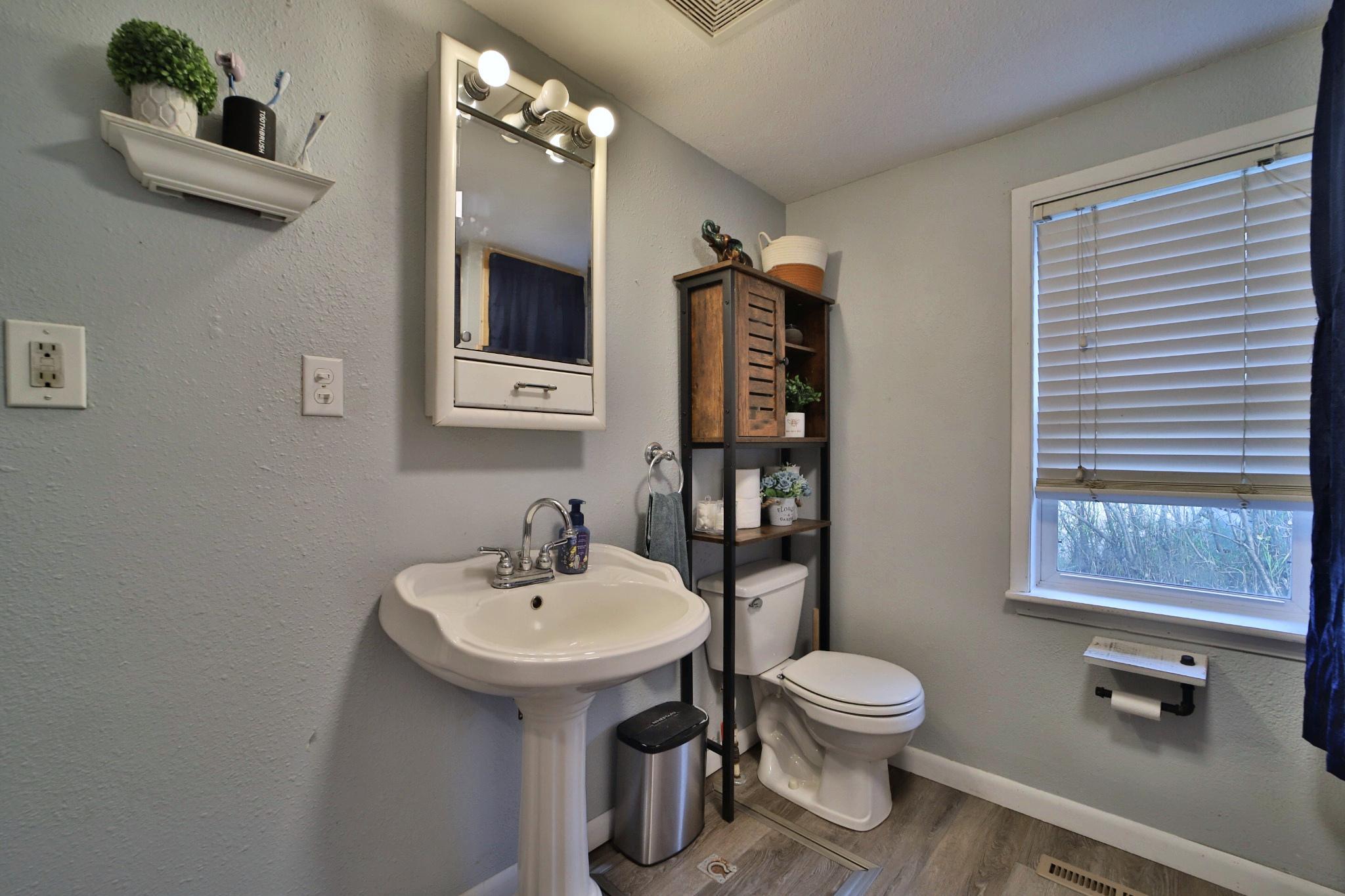 1890 single family home for sale at 502 Wisconsin Avenue SE in Staples, MN — 2 bed, 1 bath (photo 14 of 27)