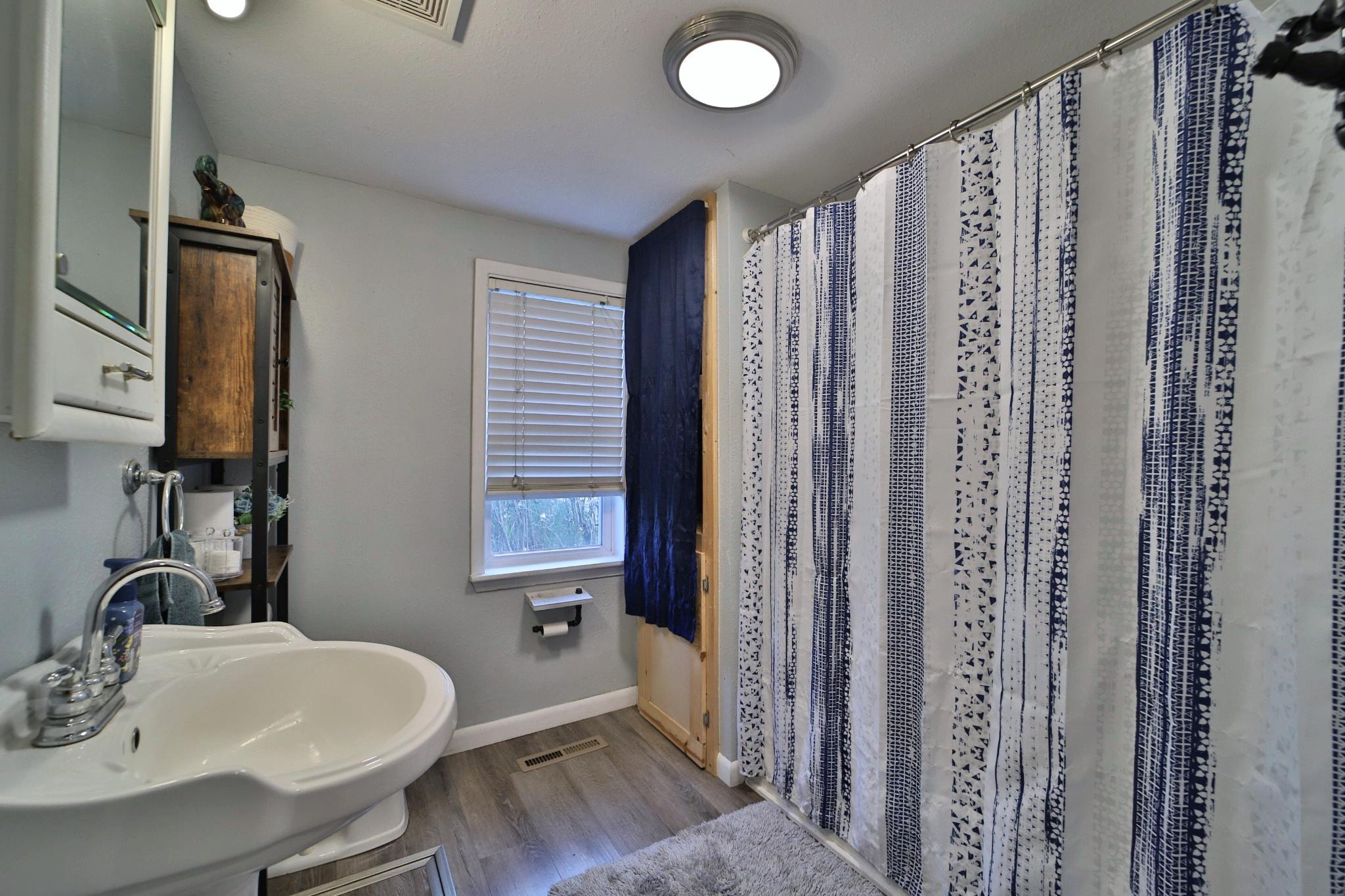 1890 single family home for sale at 502 Wisconsin Avenue SE in Staples, MN — 2 bed, 1 bath (photo 15 of 27)