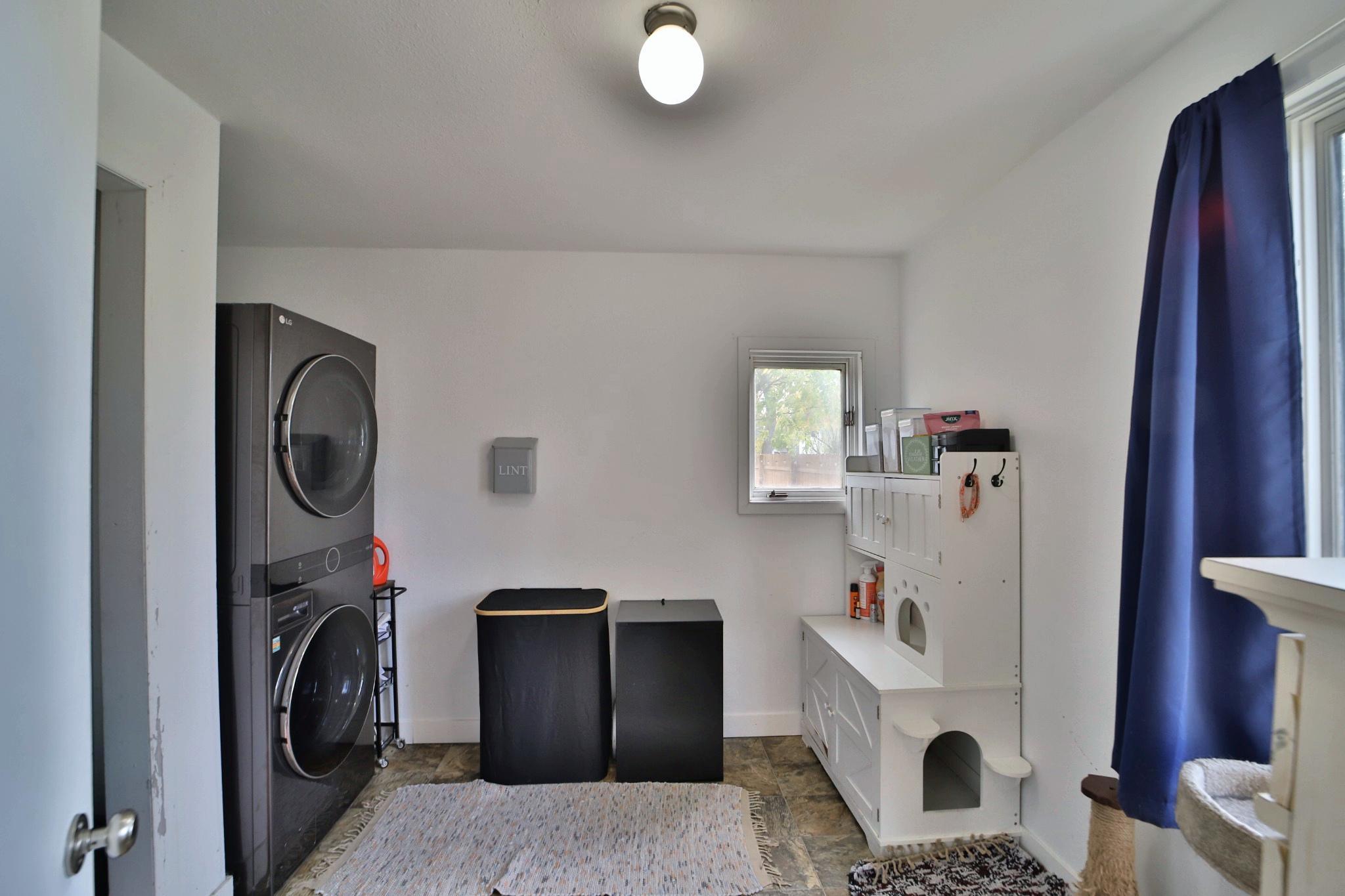 1890 single family home for sale at 502 Wisconsin Avenue SE in Staples, MN — 2 bed, 1 bath (photo 21 of 27)
