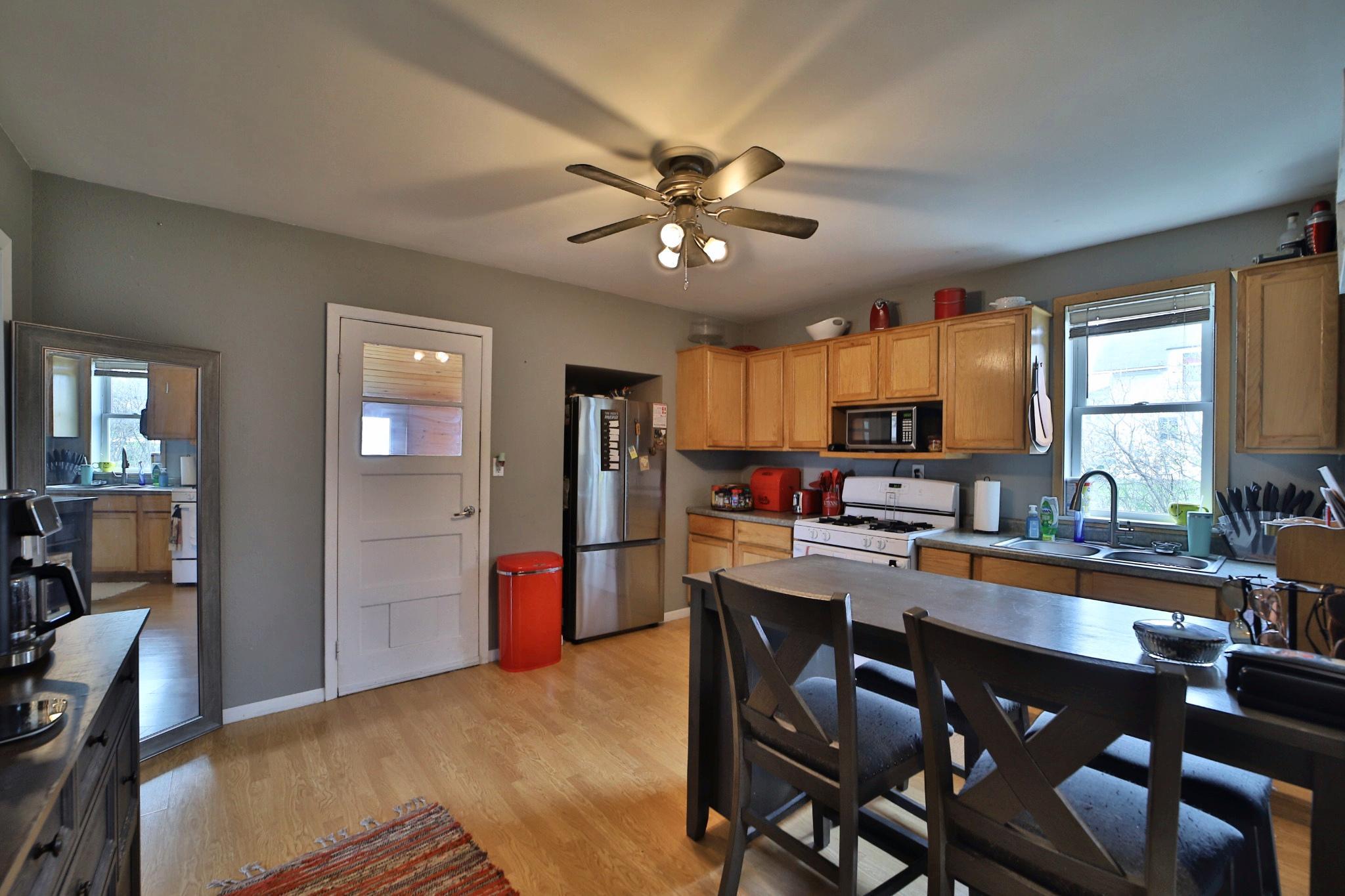 1890 single family home for sale at 502 Wisconsin Avenue SE in Staples, MN — 2 bed, 1 bath (photo 5 of 27)