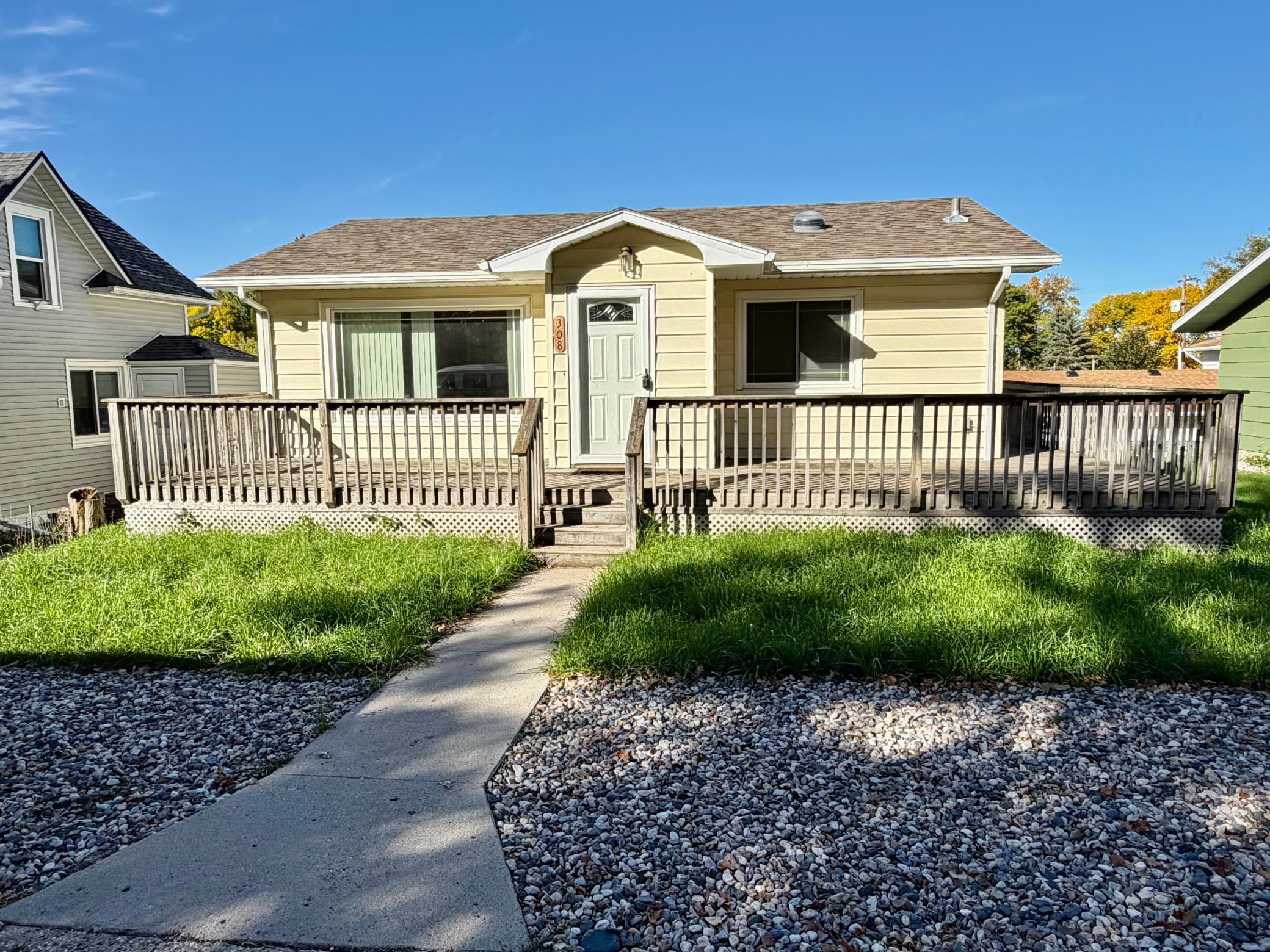 1961 single family home for sale at 308 2nd Street SE in Pelican Rapids, MN — 2 bed, 2 bath (photo 2 of 28)