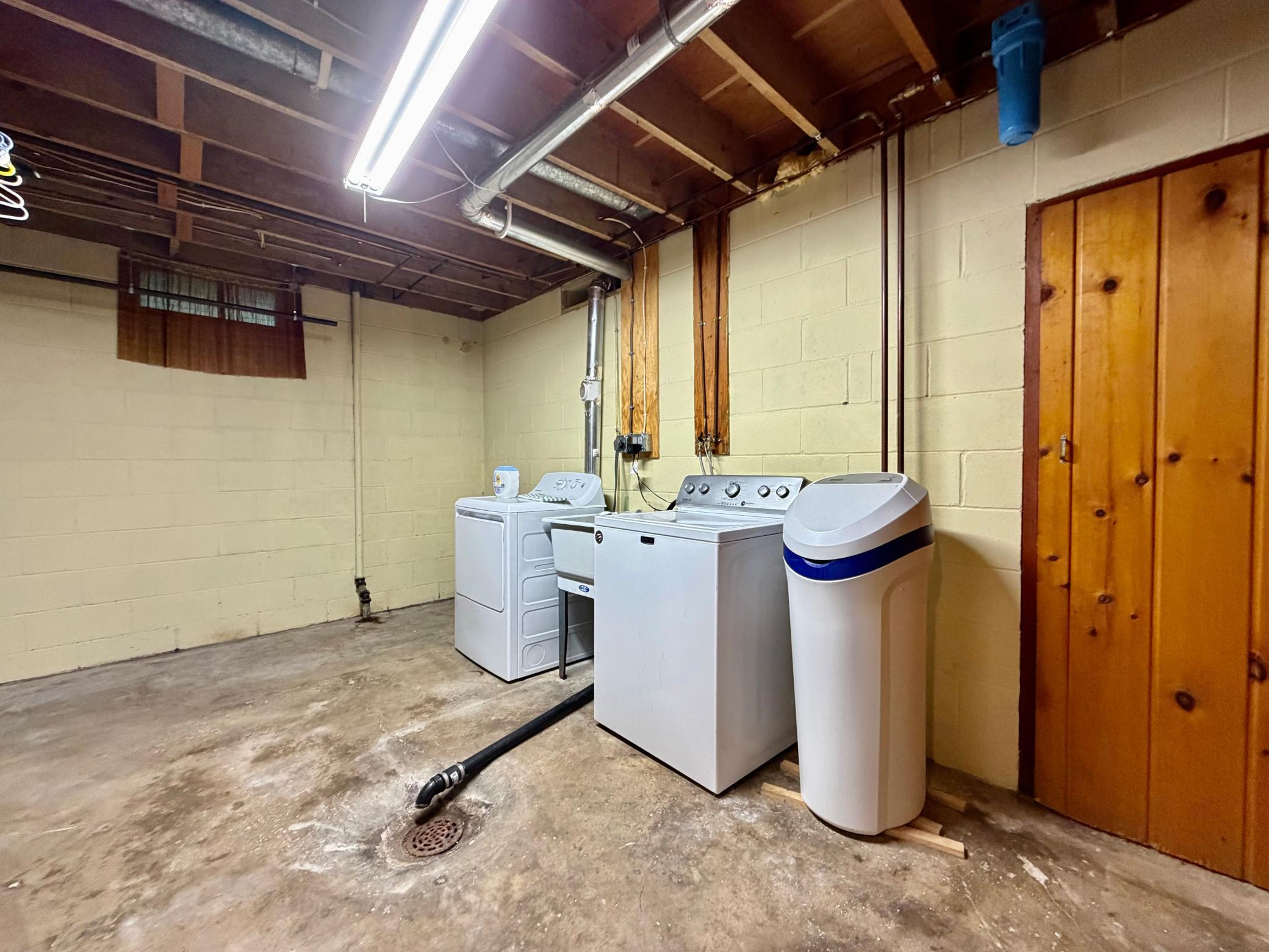 1961 single family home for sale at 308 2nd Street SE in Pelican Rapids, MN — 2 bed, 2 bath (photo 23 of 28)