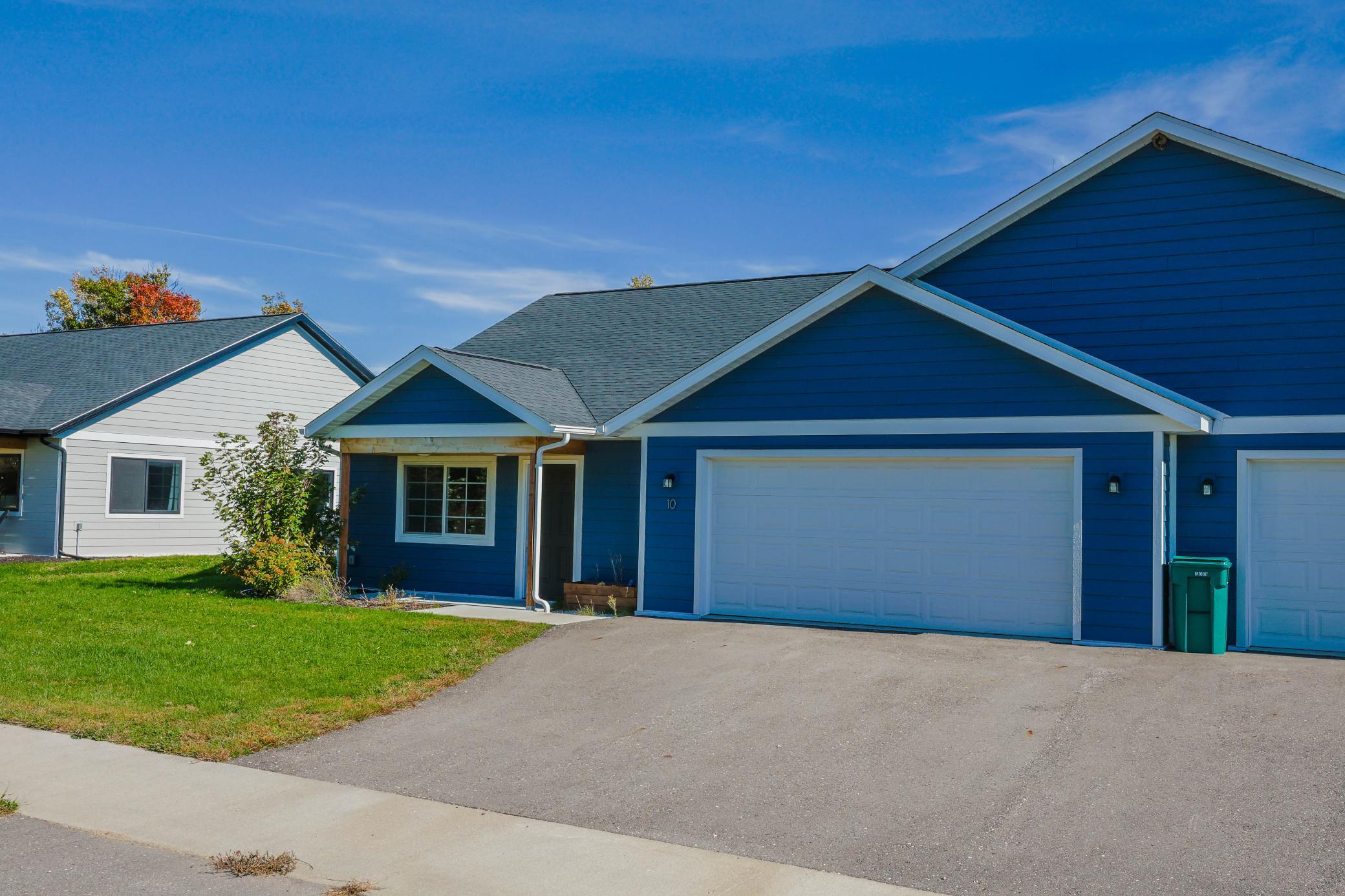 2023 twin home for sale at 6809 Hamilton Park NW, Unit 10 in Bemidji, MN — 3 bed, 2 bath (photo 2 of 22)