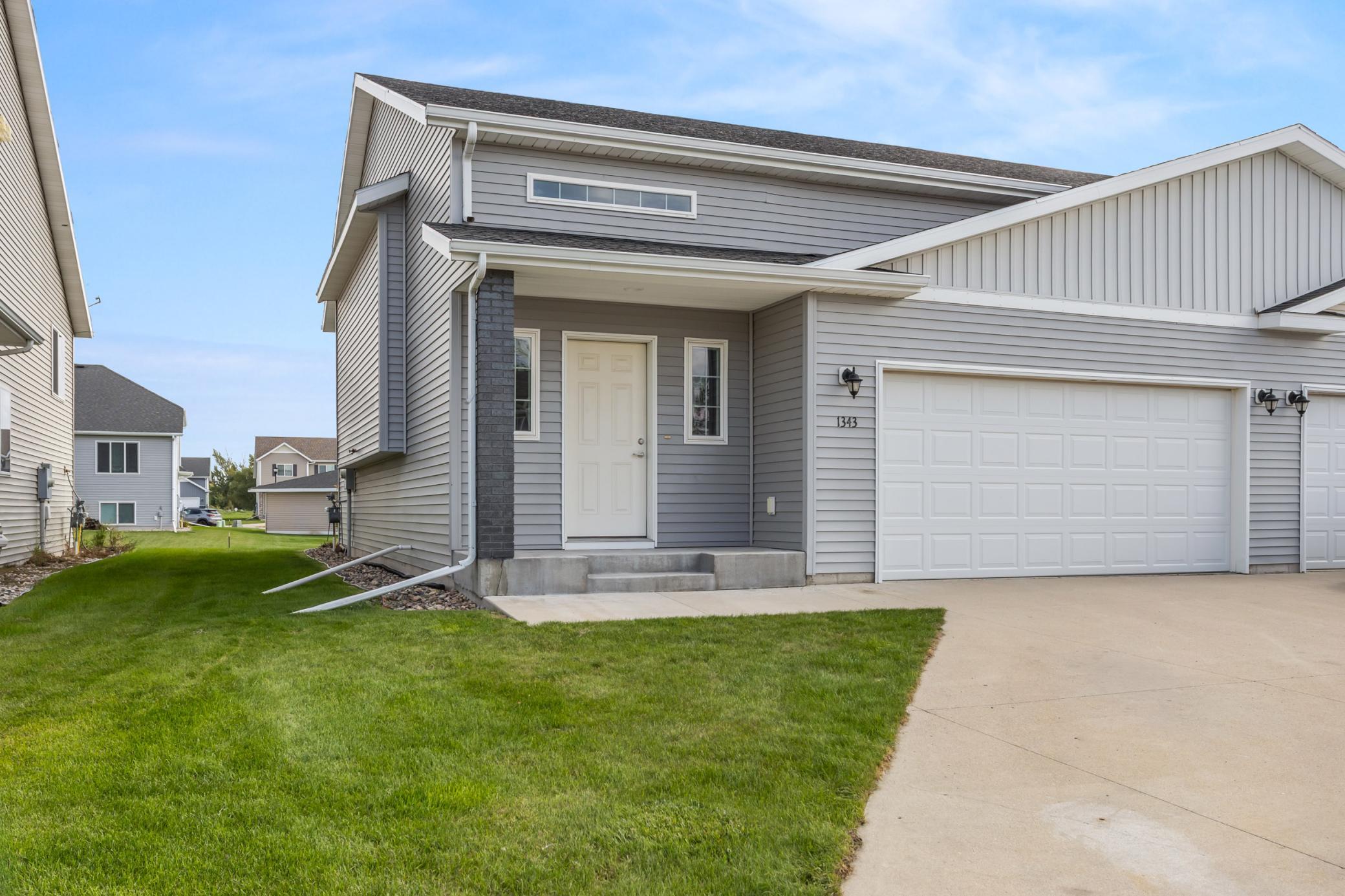 2014 twin home for sale at 1343 13th Street W in West Fargo, ND — 3 bed, 2 bath (photo 2 of 33)