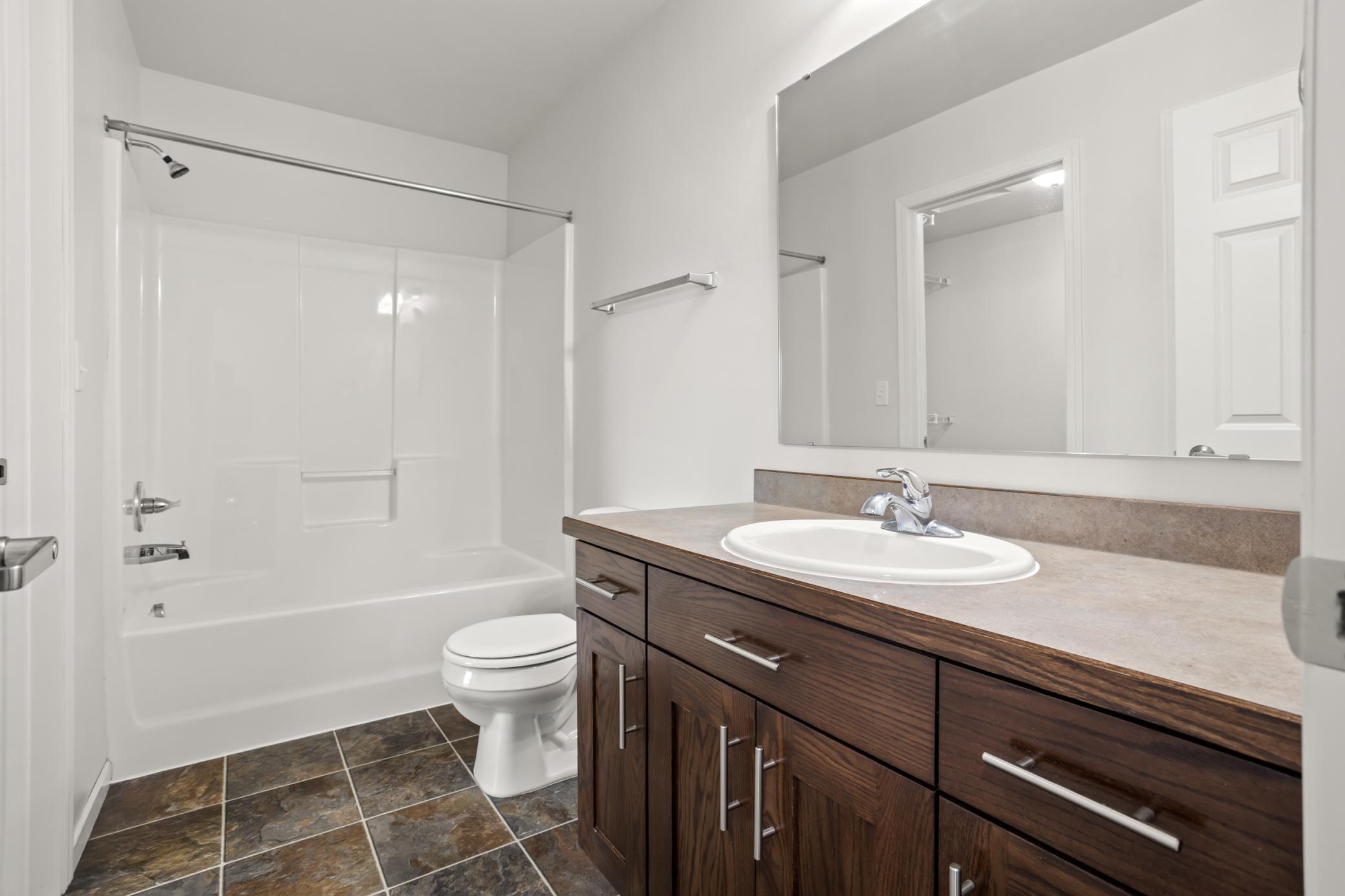 2014 twin home for sale at 1343 13th Street W in West Fargo, ND — 3 bed, 2 bath (photo 19 of 33)