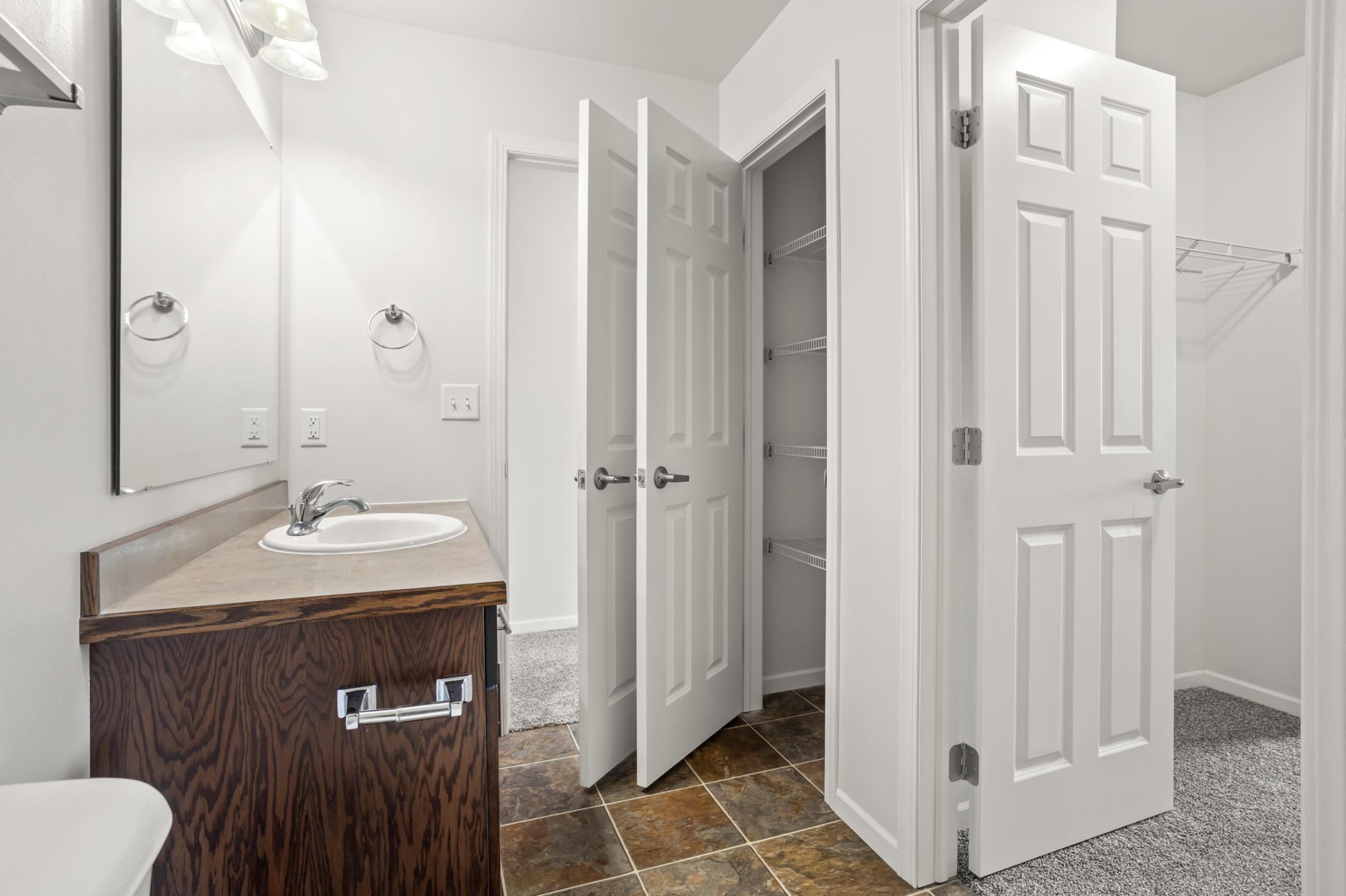 2014 twin home for sale at 1343 13th Street W in West Fargo, ND — 3 bed, 2 bath (photo 20 of 33)