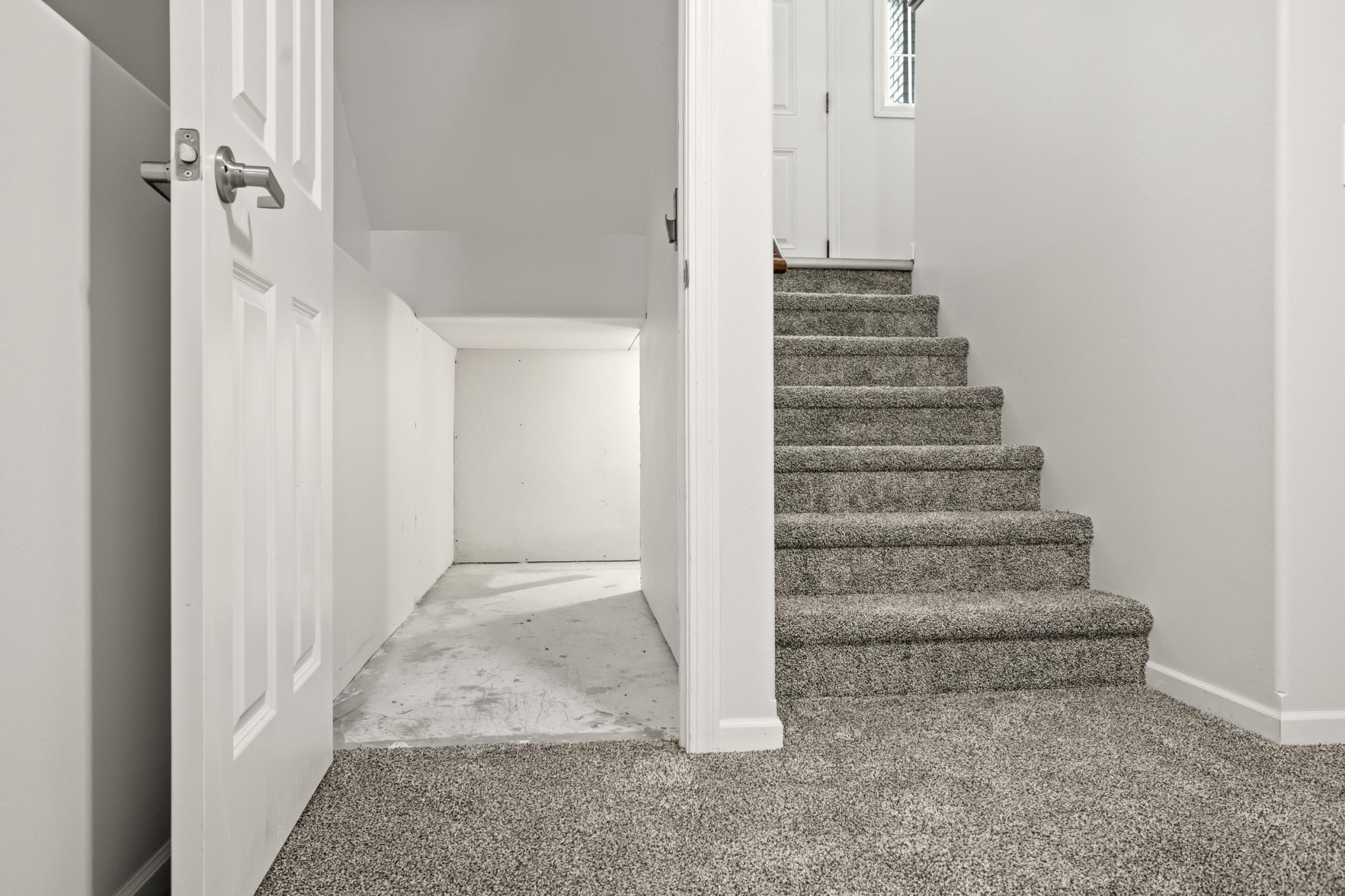 2014 twin home for sale at 1343 13th Street W in West Fargo, ND — 3 bed, 2 bath (photo 21 of 33)