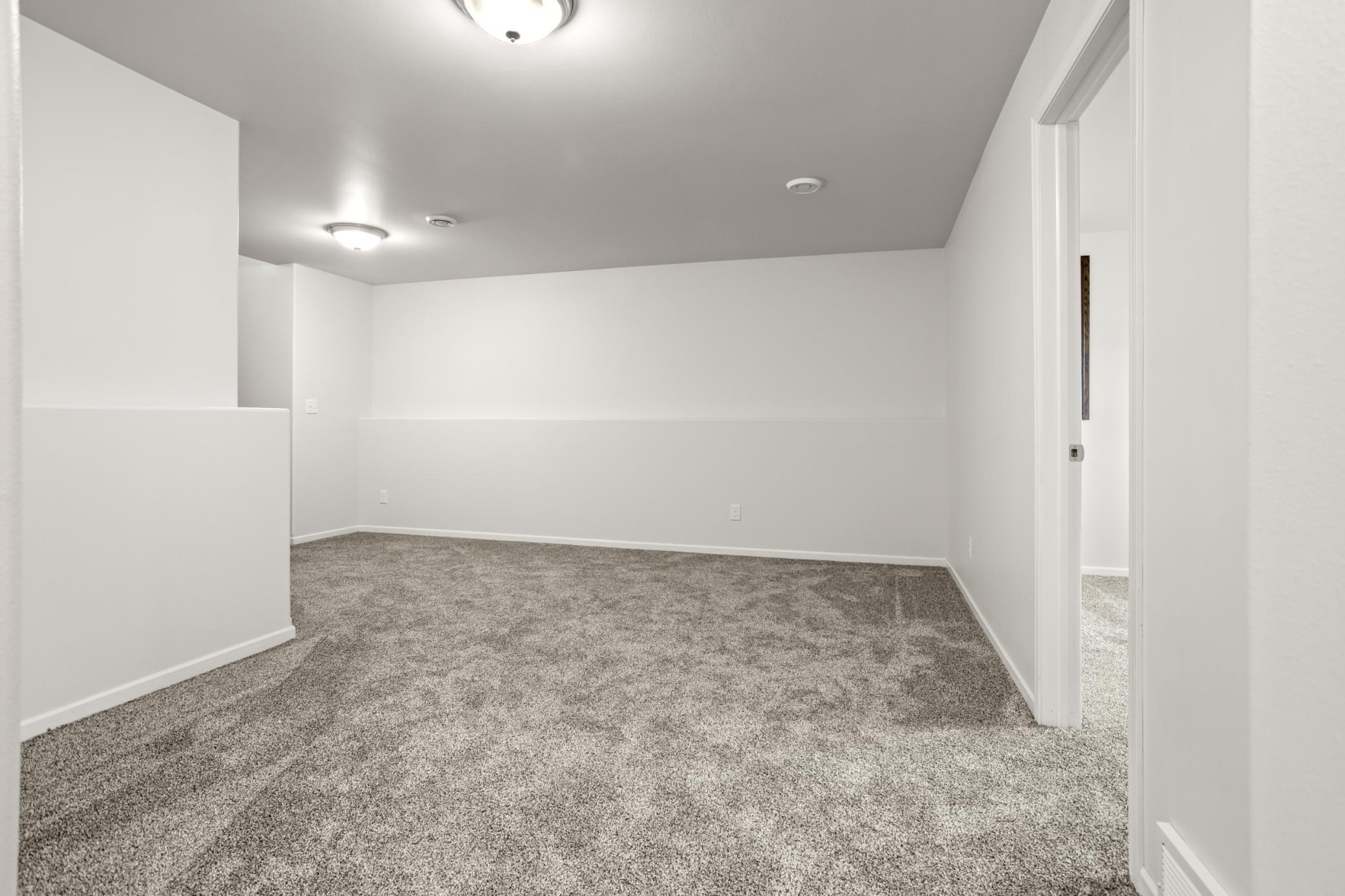 2014 twin home for sale at 1343 13th Street W in West Fargo, ND — 3 bed, 2 bath (photo 23 of 33)