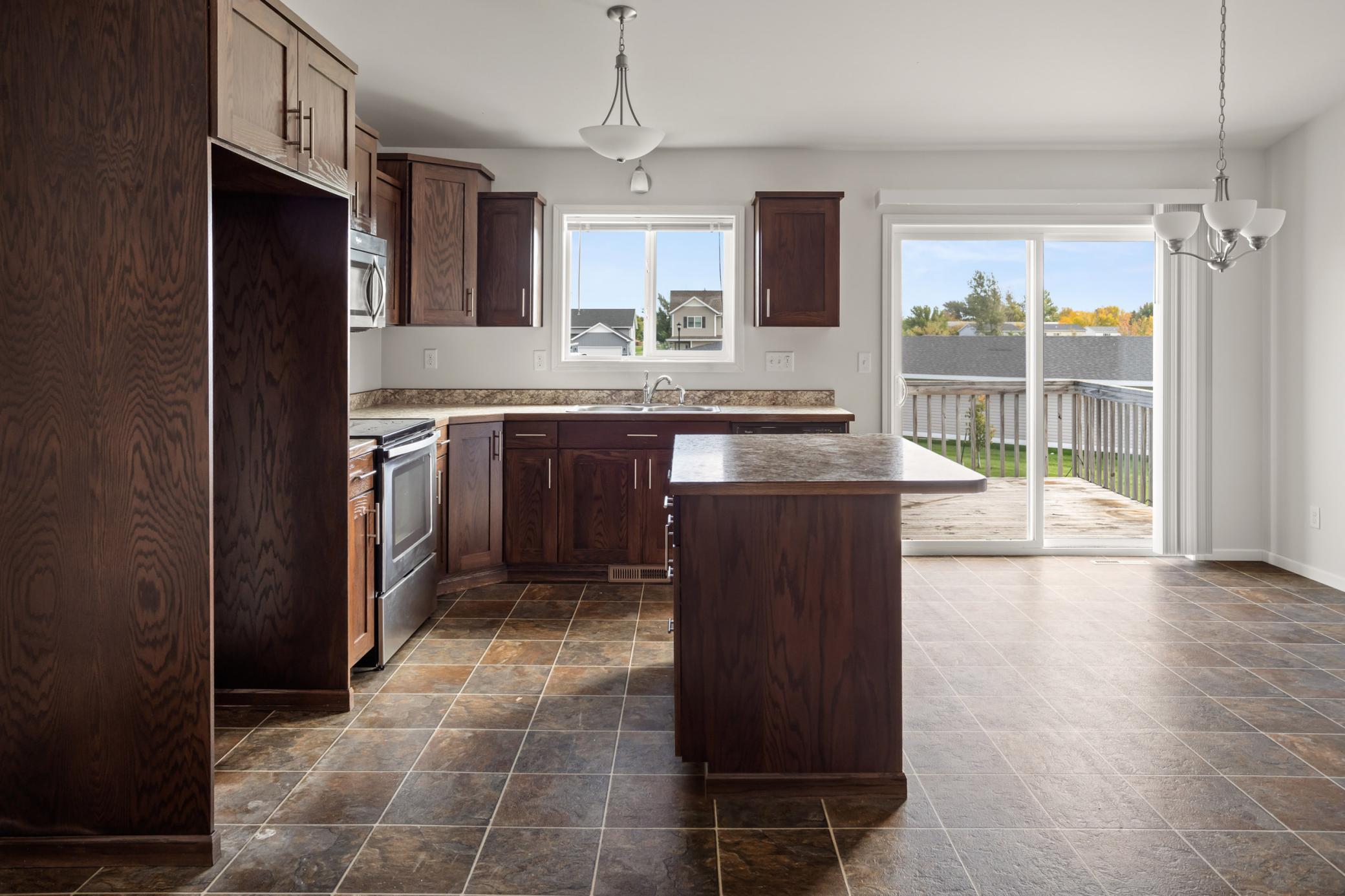 2014 twin home for sale at 1343 13th Street W in West Fargo, ND — 3 bed, 2 bath (photo 10 of 33)