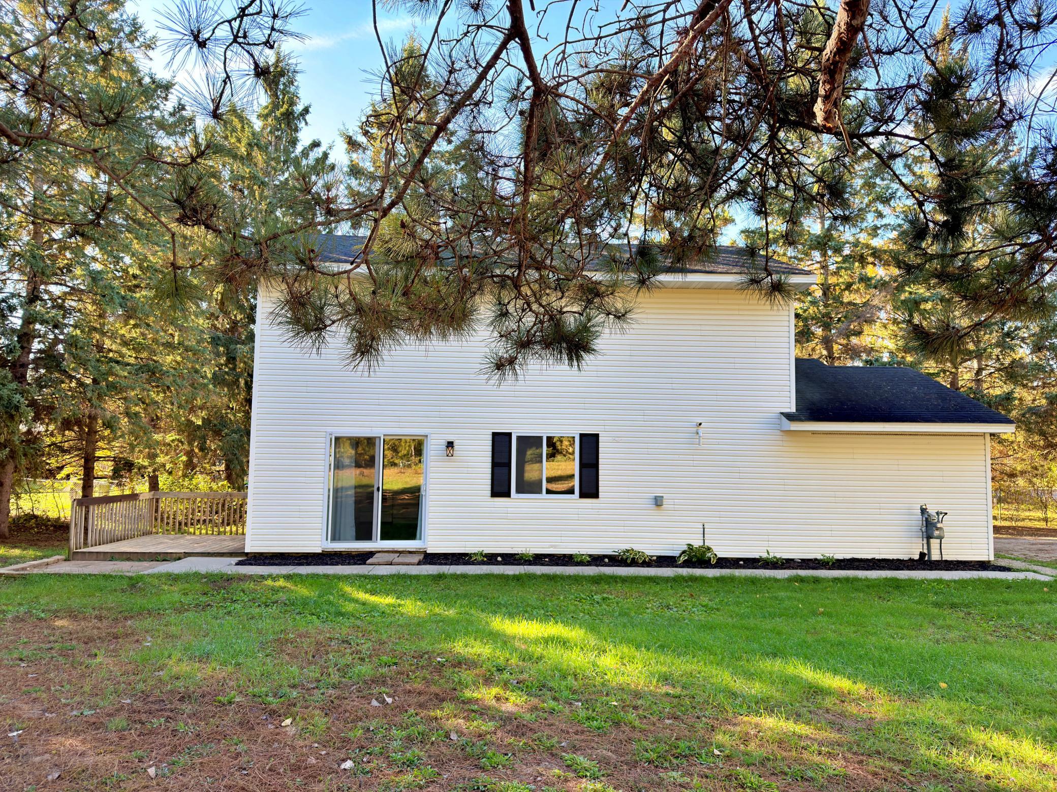2000 single family home for sale at 400 Eastern Avenue S in Park Rapids, MN — 3 bed, 3 bath (photo 3 of 34)
