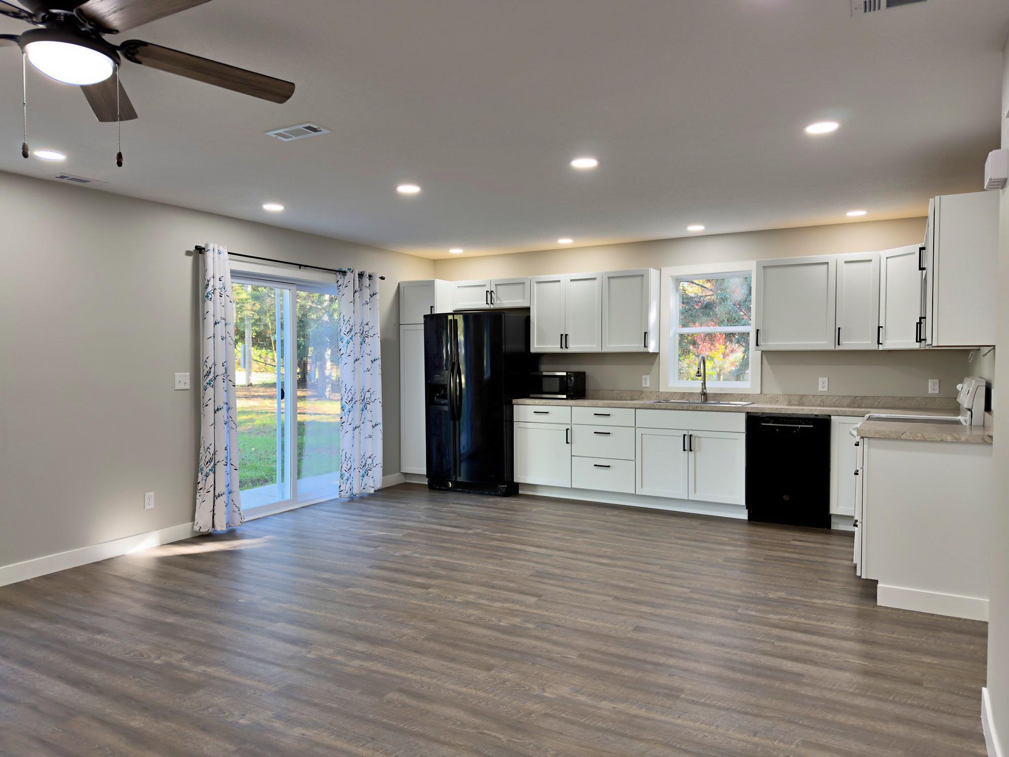 2000 single family home for sale at 400 Eastern Avenue S in Park Rapids, MN — 3 bed, 3 bath (photo 7 of 34)