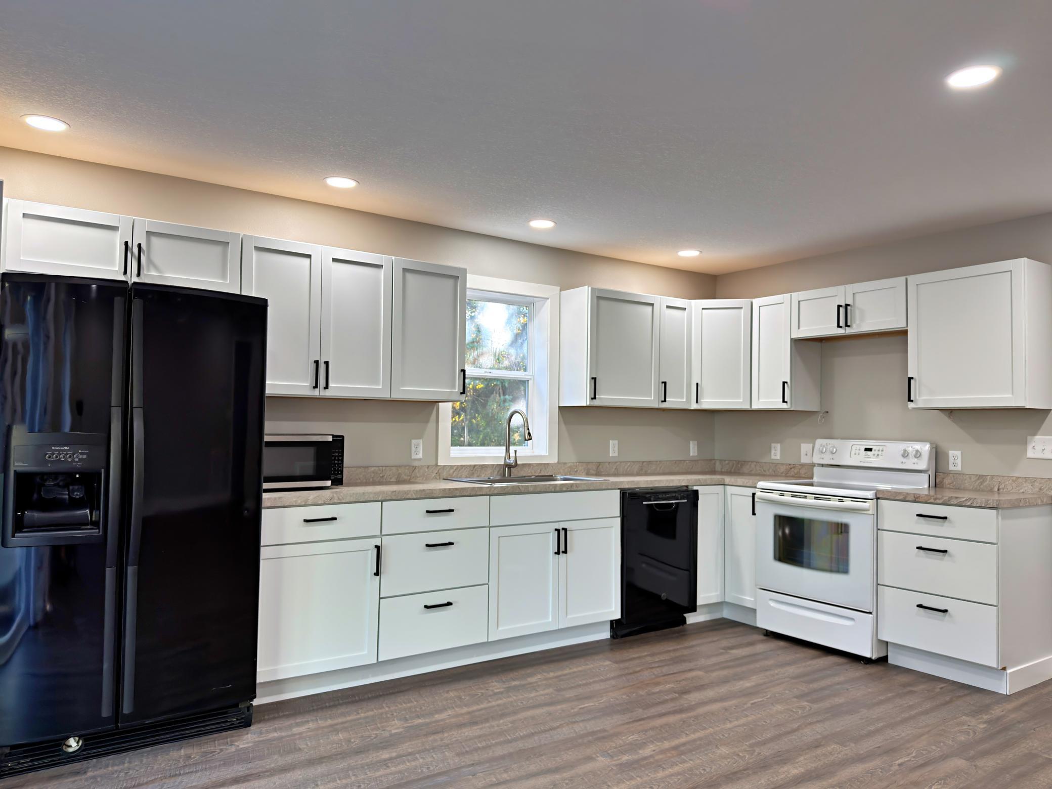 2000 single family home for sale at 400 Eastern Avenue S in Park Rapids, MN — 3 bed, 3 bath (photo 8 of 34)