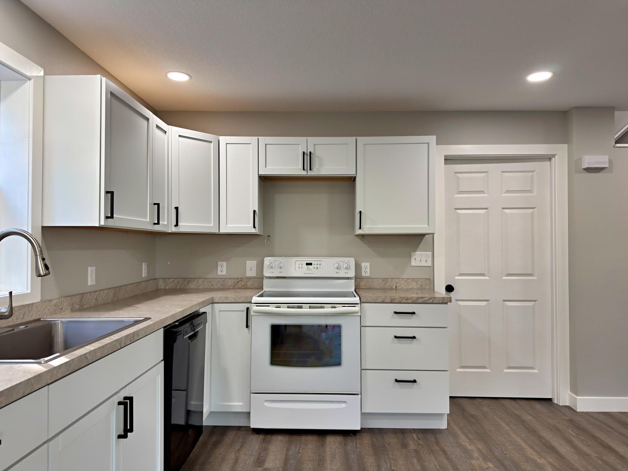 2000 single family home for sale at 400 Eastern Avenue S in Park Rapids, MN — 3 bed, 3 bath (photo 9 of 34)