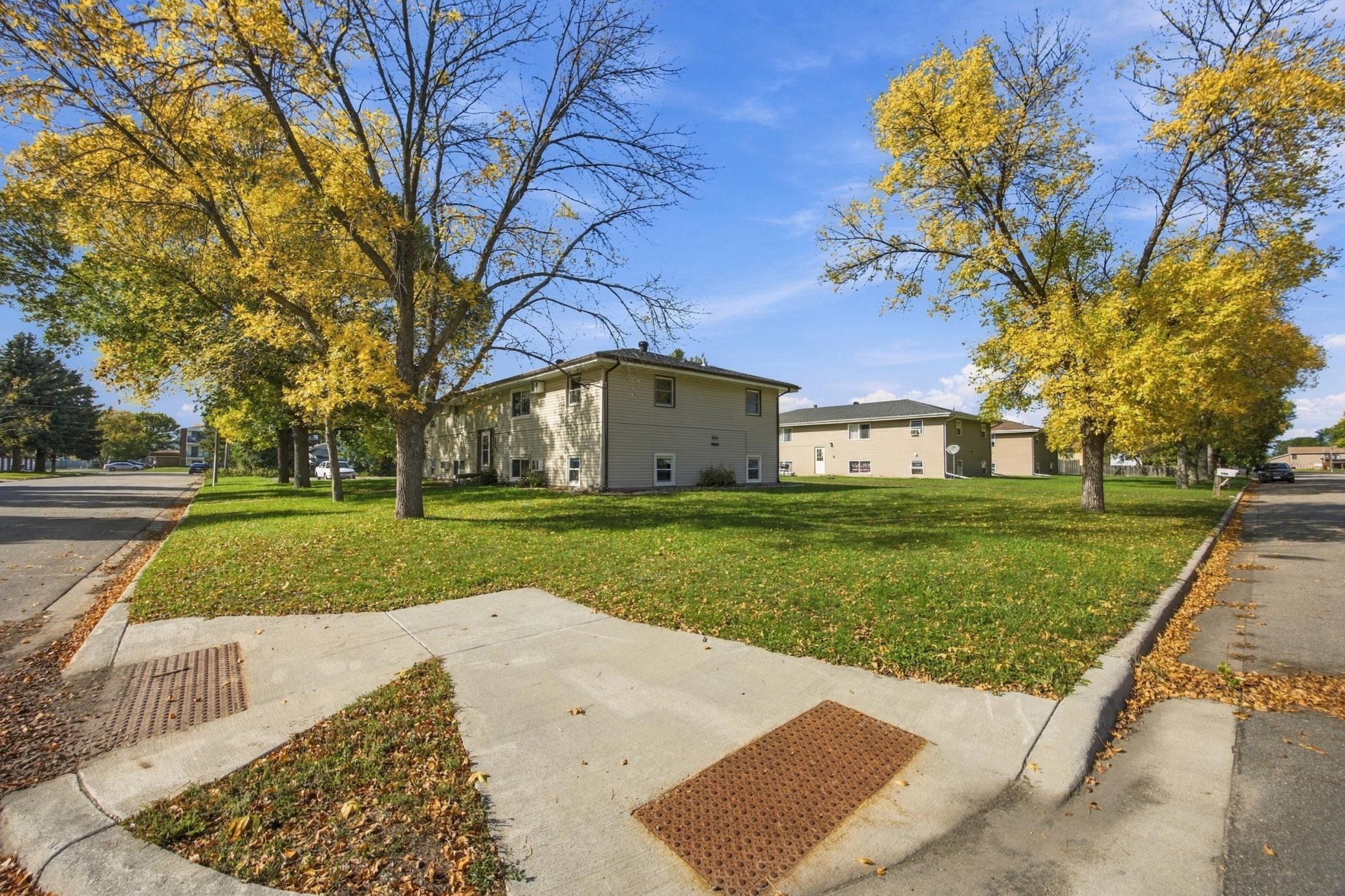 1963 home for sale at 204 4th Street NW in Dilworth, MN — 7 bed, 4 bath (photo 2 of 27)