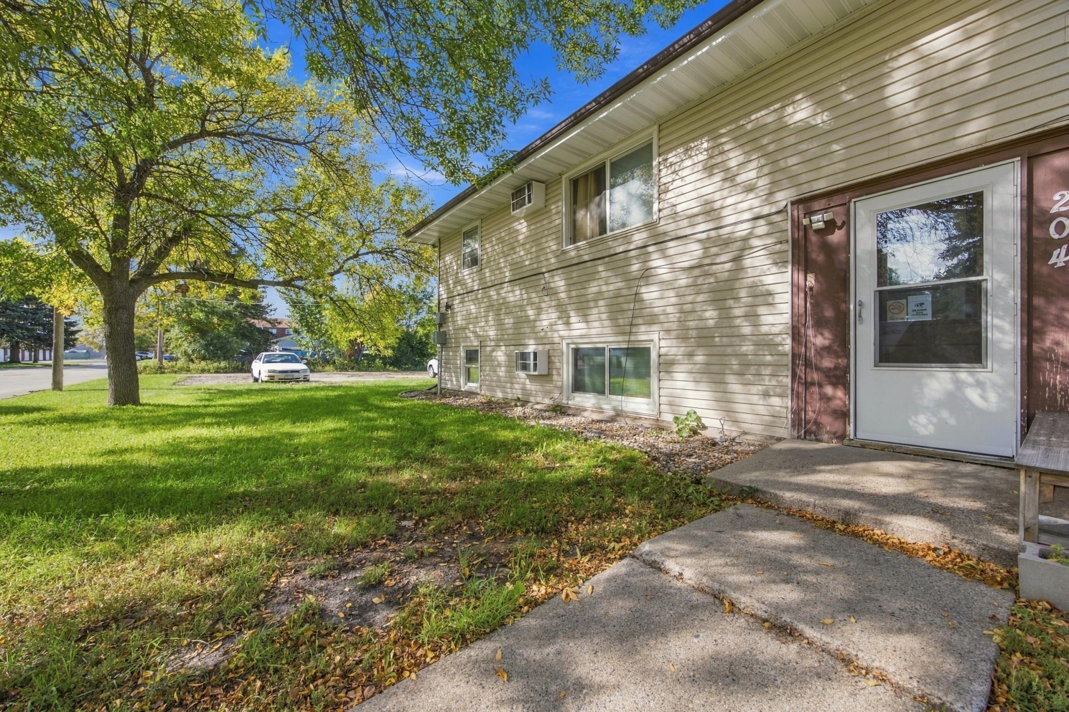 1963 home for sale at 204 4th Street NW in Dilworth, MN — 7 bed, 4 bath (photo 3 of 27)