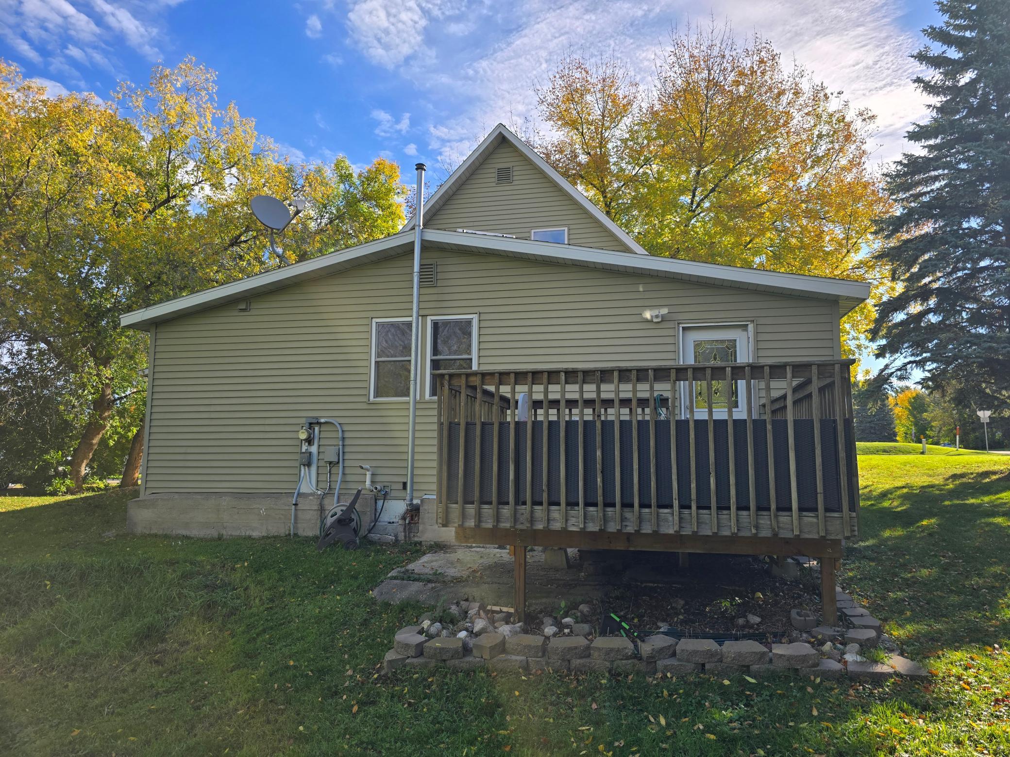 1905 single family home for sale at 2050 2nd Street in Lake Park, MN — 3 bed, 2 bath (photo 5 of 42)