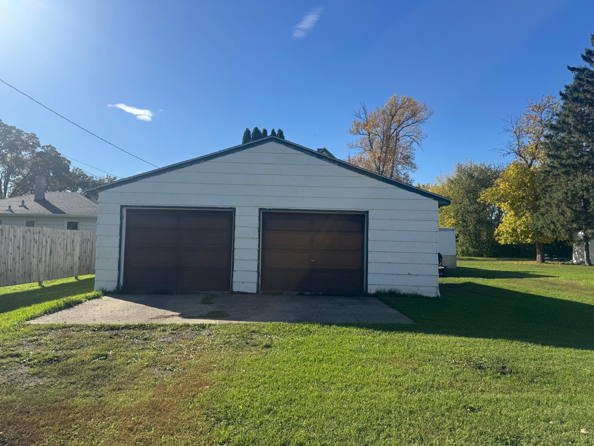1893 single family home for sale at 313 Lincoln Avenue in Crookston, MN — 3 bed, 2 bath (photo 3 of 4)