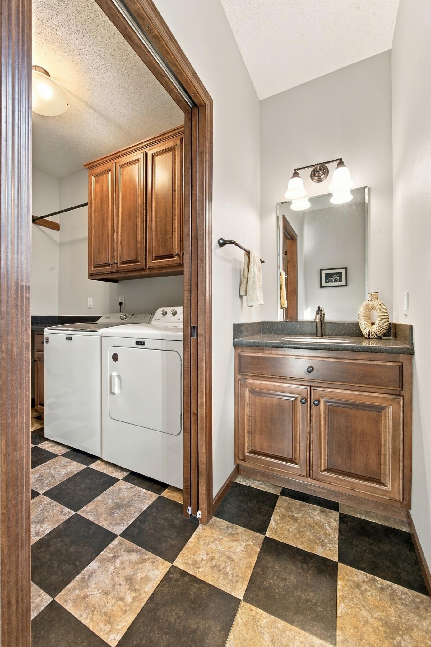 2005 single family home for sale at 3823 43rd Avenue S in Moorhead, MN — 2 bed, 3 bath (photo 17 of 34)