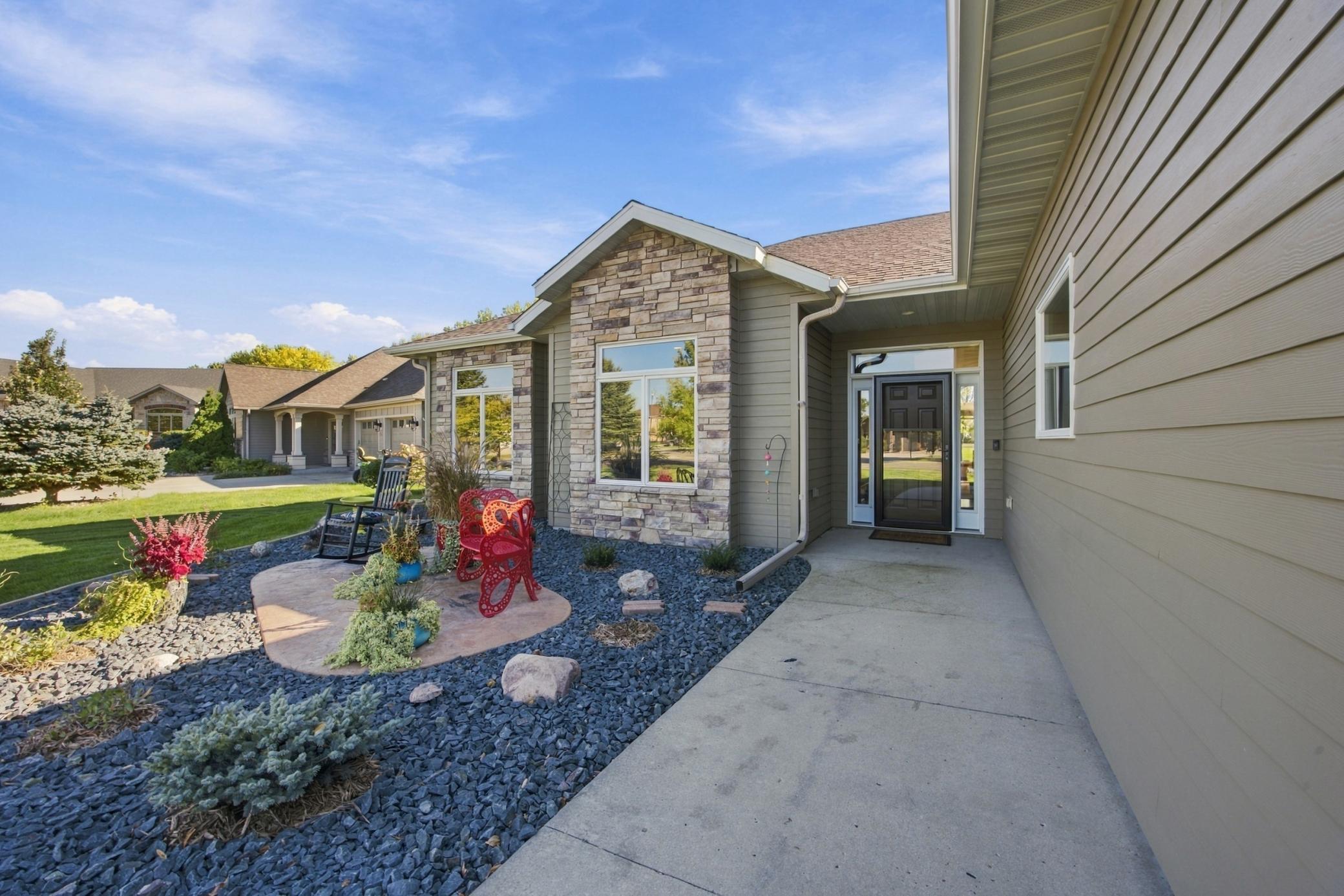 2005 single family home for sale at 3823 43rd Avenue S in Moorhead, MN — 2 bed, 3 bath (photo 3 of 34)