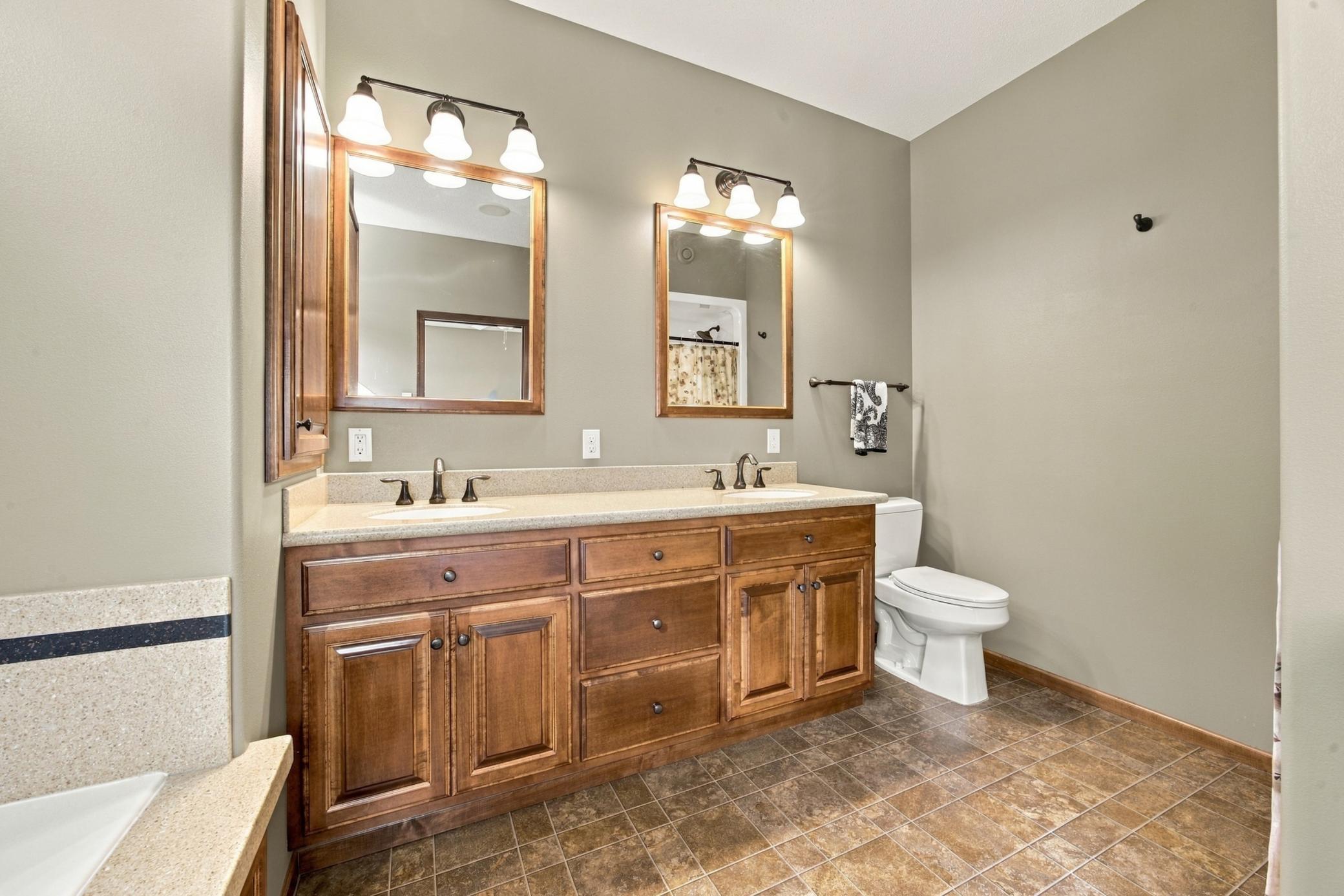 2005 single family home for sale at 3823 43rd Avenue S in Moorhead, MN — 2 bed, 3 bath (photo 23 of 34)