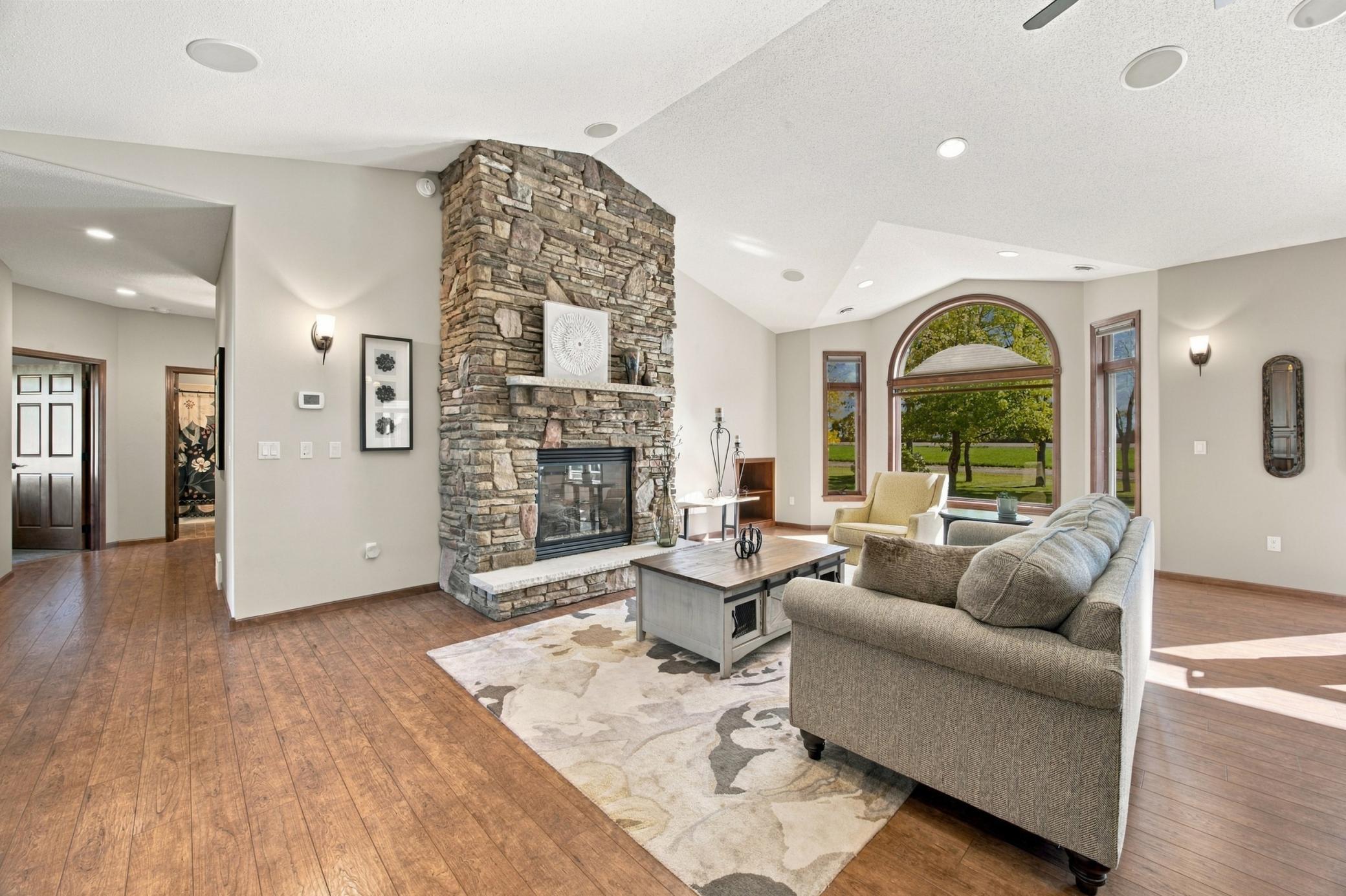 2005 single family home for sale at 3823 43rd Avenue S in Moorhead, MN — 2 bed, 3 bath (photo 5 of 34)