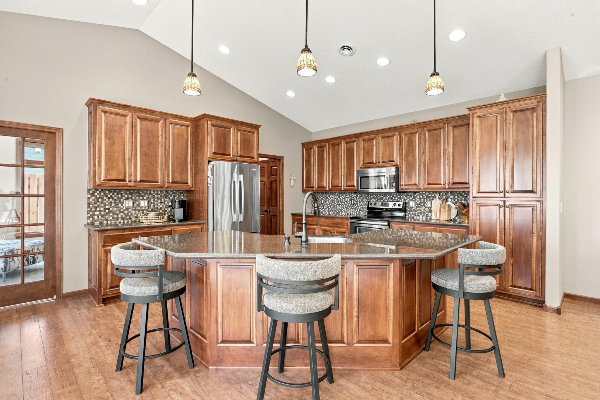 2005 single family home for sale at 3823 43rd Avenue S in Moorhead, MN — 2 bed, 3 bath (photo 8 of 34)