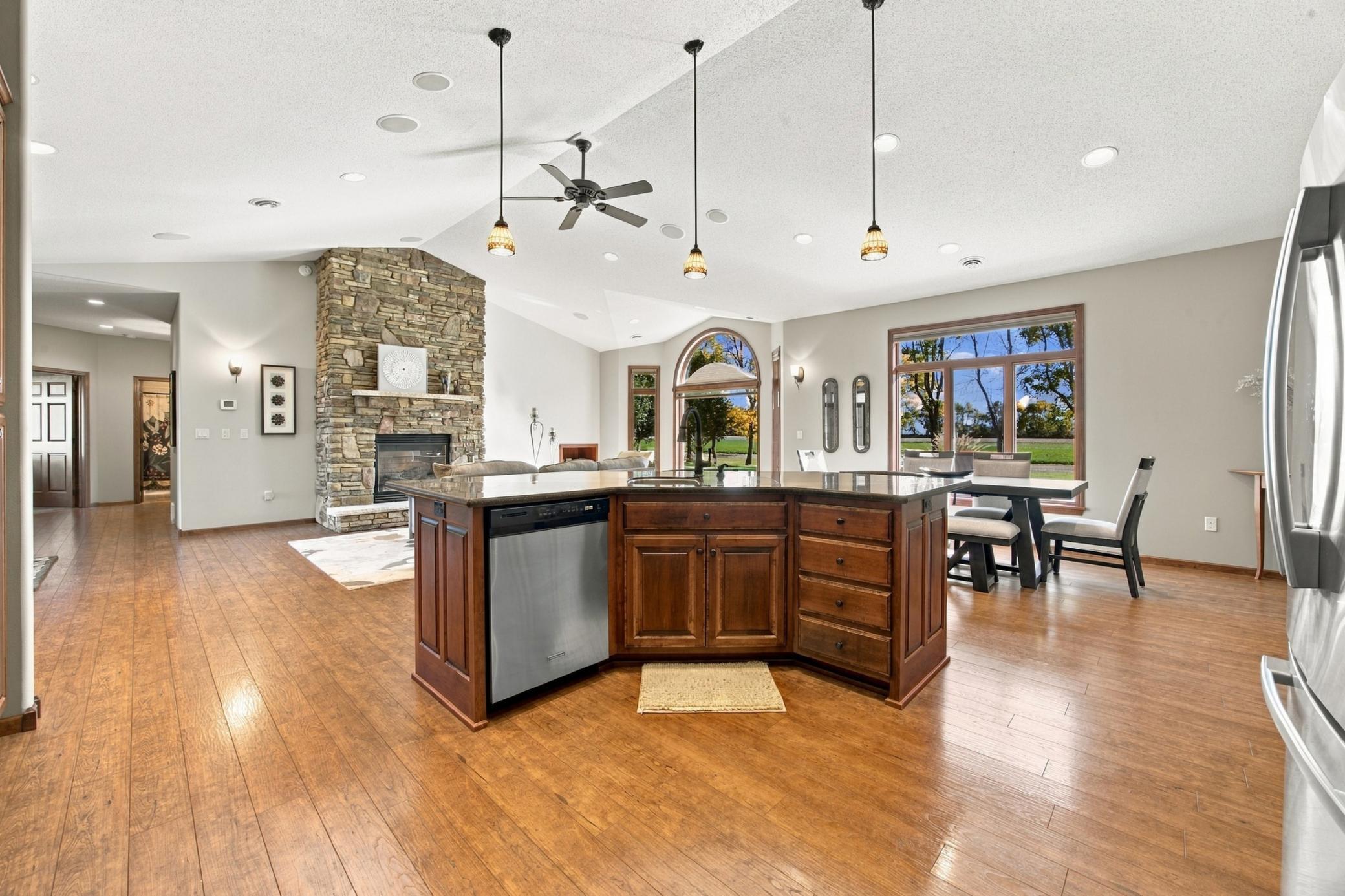 2005 single family home for sale at 3823 43rd Avenue S in Moorhead, MN — 2 bed, 3 bath (photo 10 of 34)