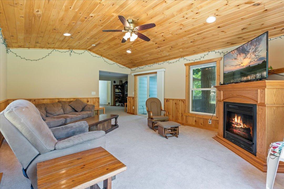 1983 single family home for sale at 40142 Pandora Drive in Browerville, MN — 4 bed, 2 bath (photo 6 of 27)