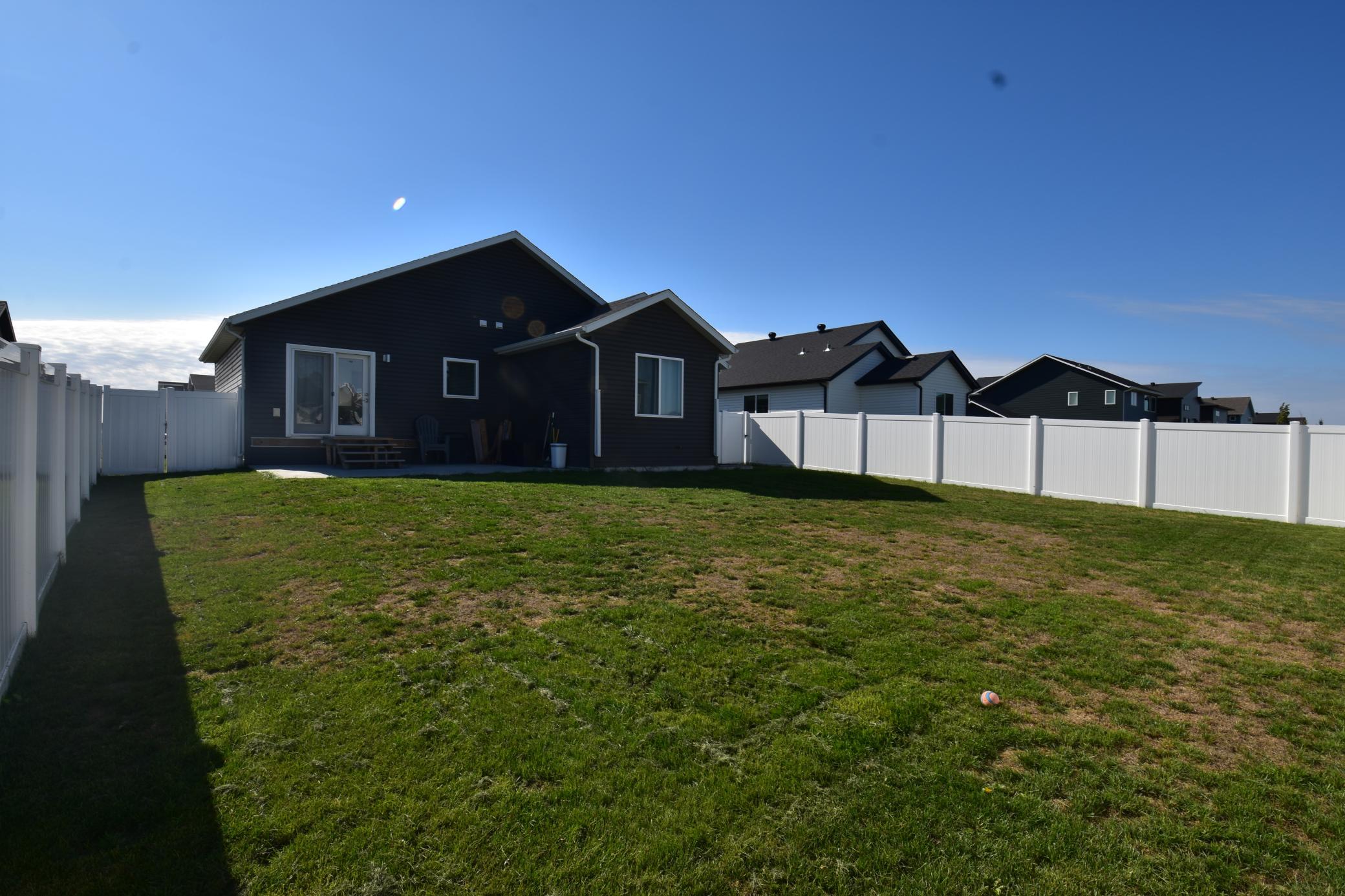 2020 single family home for sale at 2587 72nd Avenue S in Fargo, ND — 6 bed, 3 bath (photo 23 of 37)