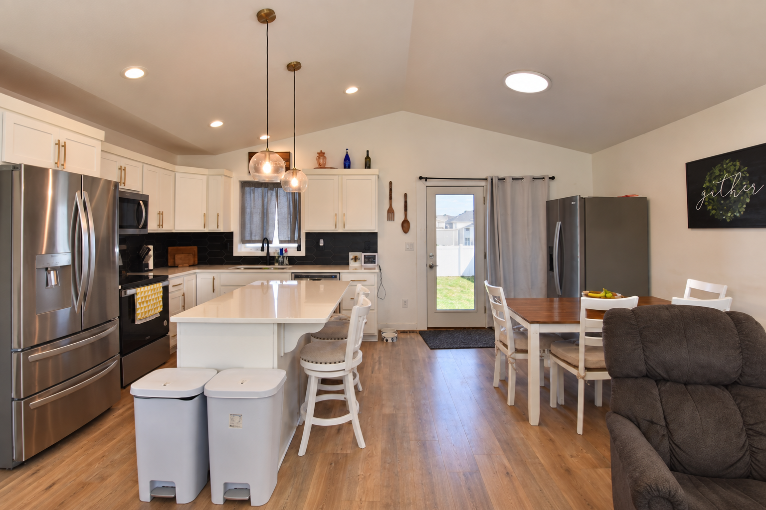 2020 single family home for sale at 2587 72nd Avenue S in Fargo, ND — 6 bed, 3 bath (photo 4 of 37)