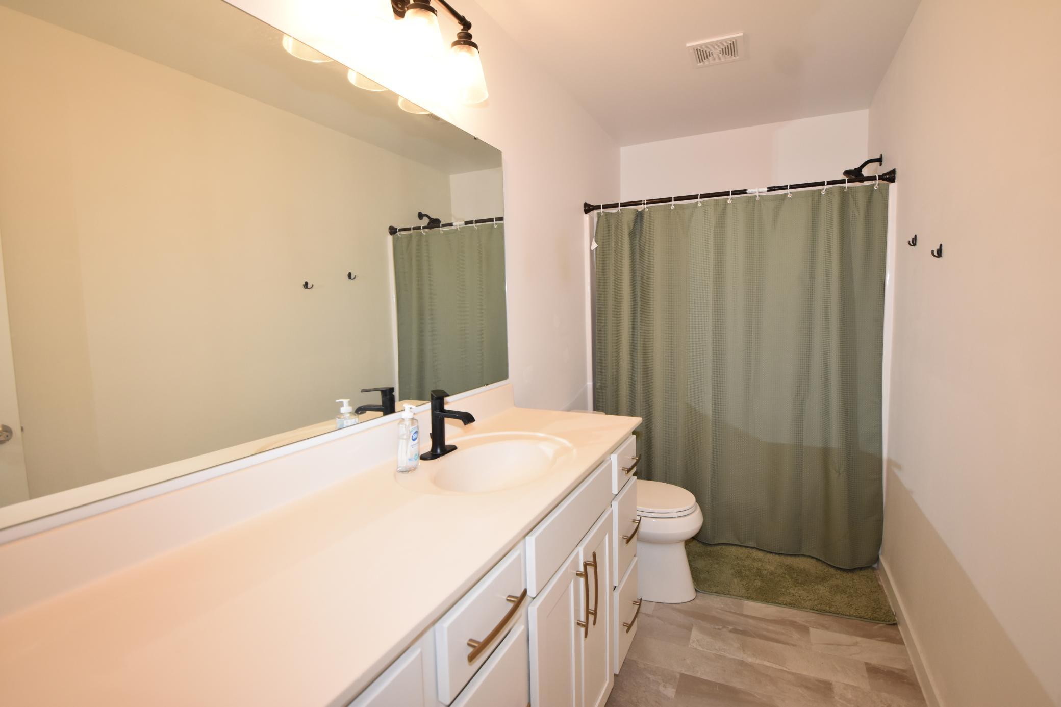 2020 single family home for sale at 2587 72nd Avenue S in Fargo, ND — 6 bed, 3 bath (photo 9 of 37)