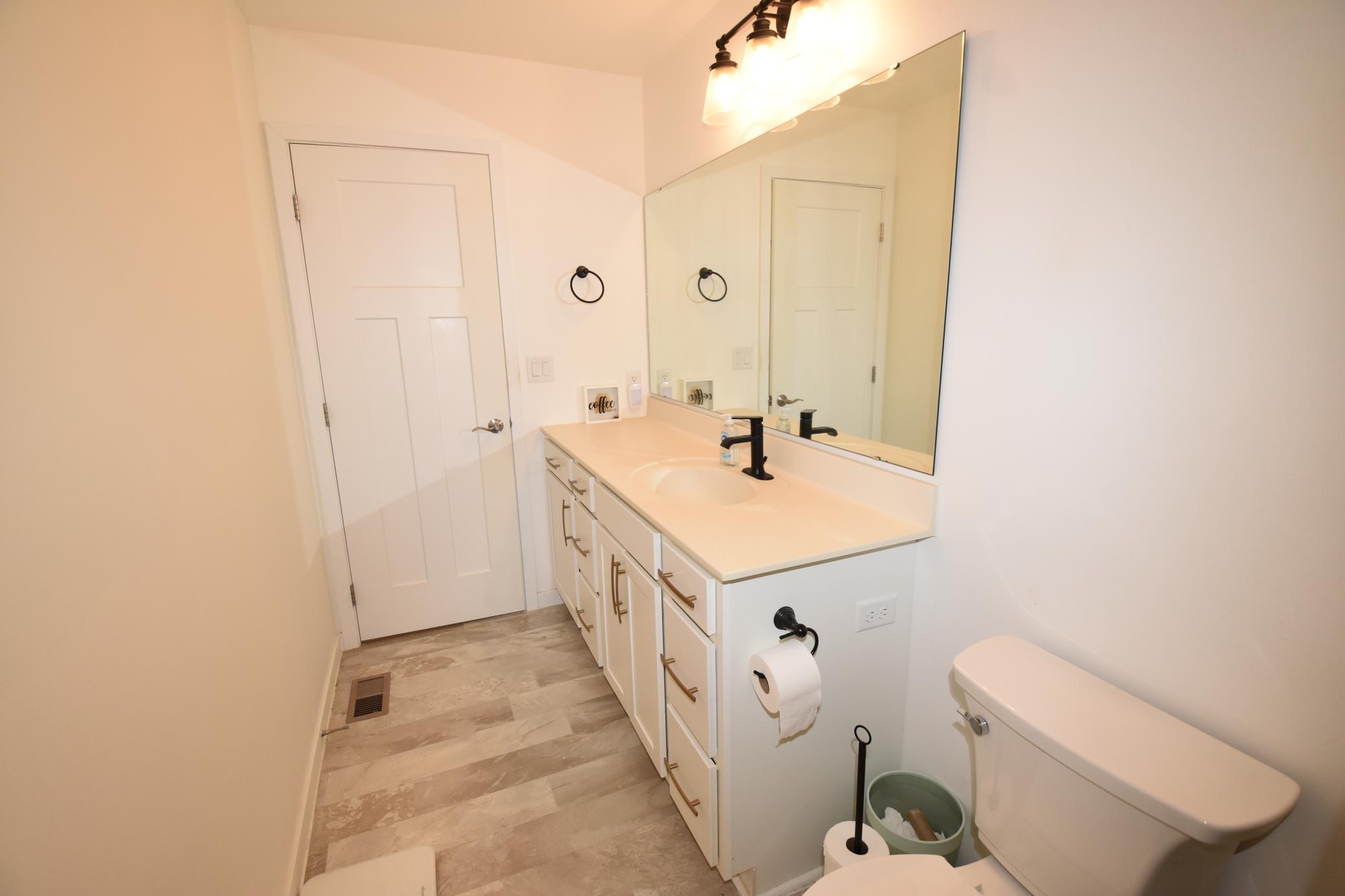 2020 single family home for sale at 2587 72nd Avenue S in Fargo, ND — 6 bed, 3 bath (photo 10 of 37)