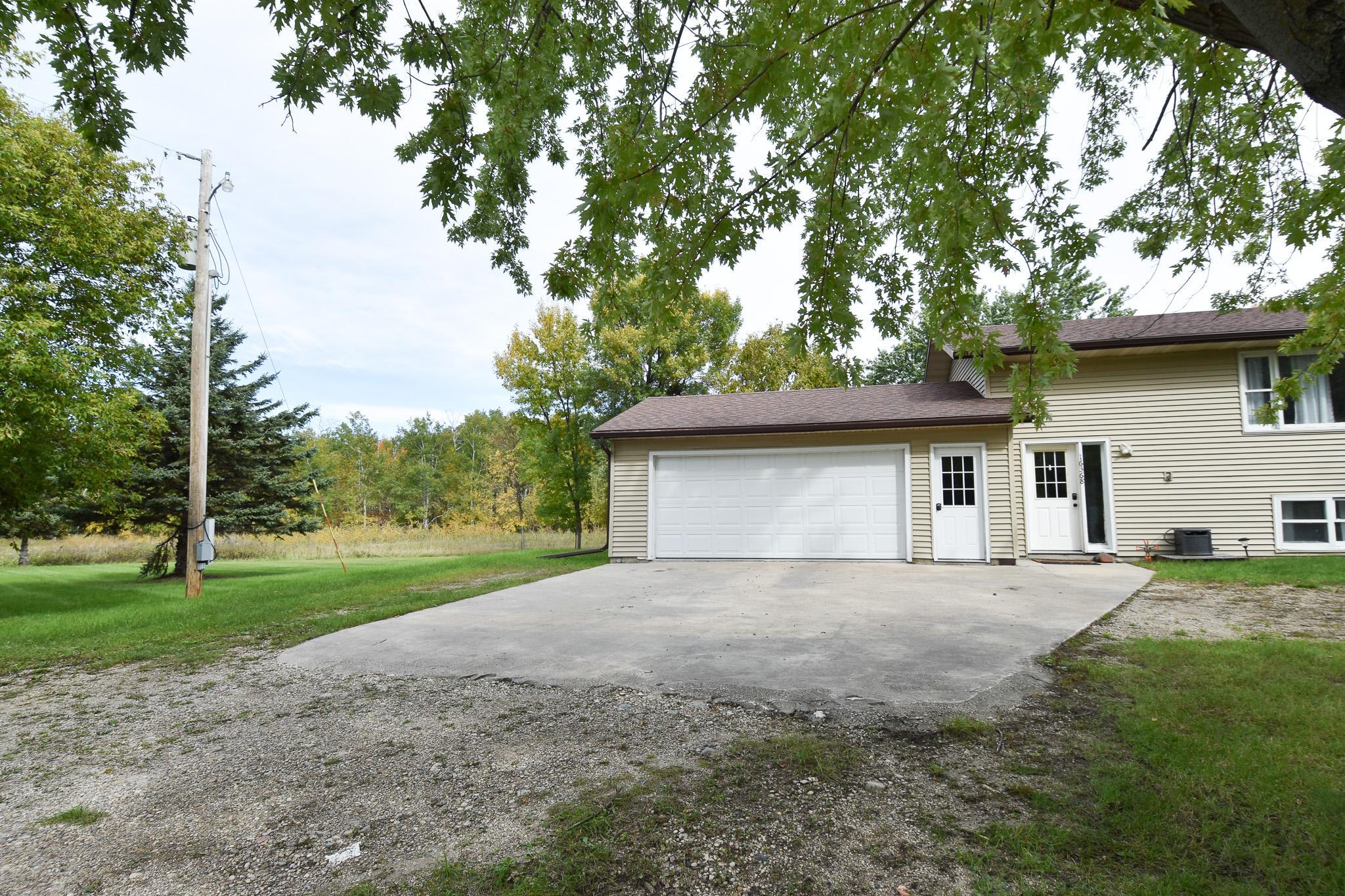 1979 single family home for sale at 16368 State Highway 1 NW in Thief River Falls, MN — 3 bed, 2 bath (photo 32 of 34)