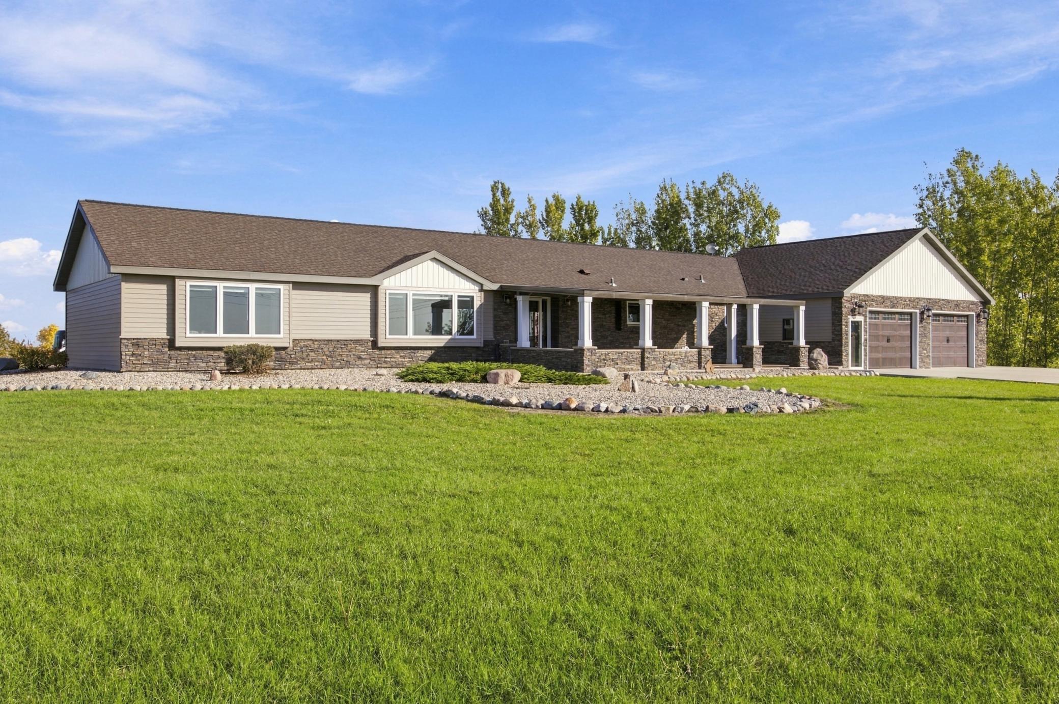 2007 single family home for sale at 16405 18th Street SE in Gardner, ND — 4 bed, 3 bath (photo 2 of 69)