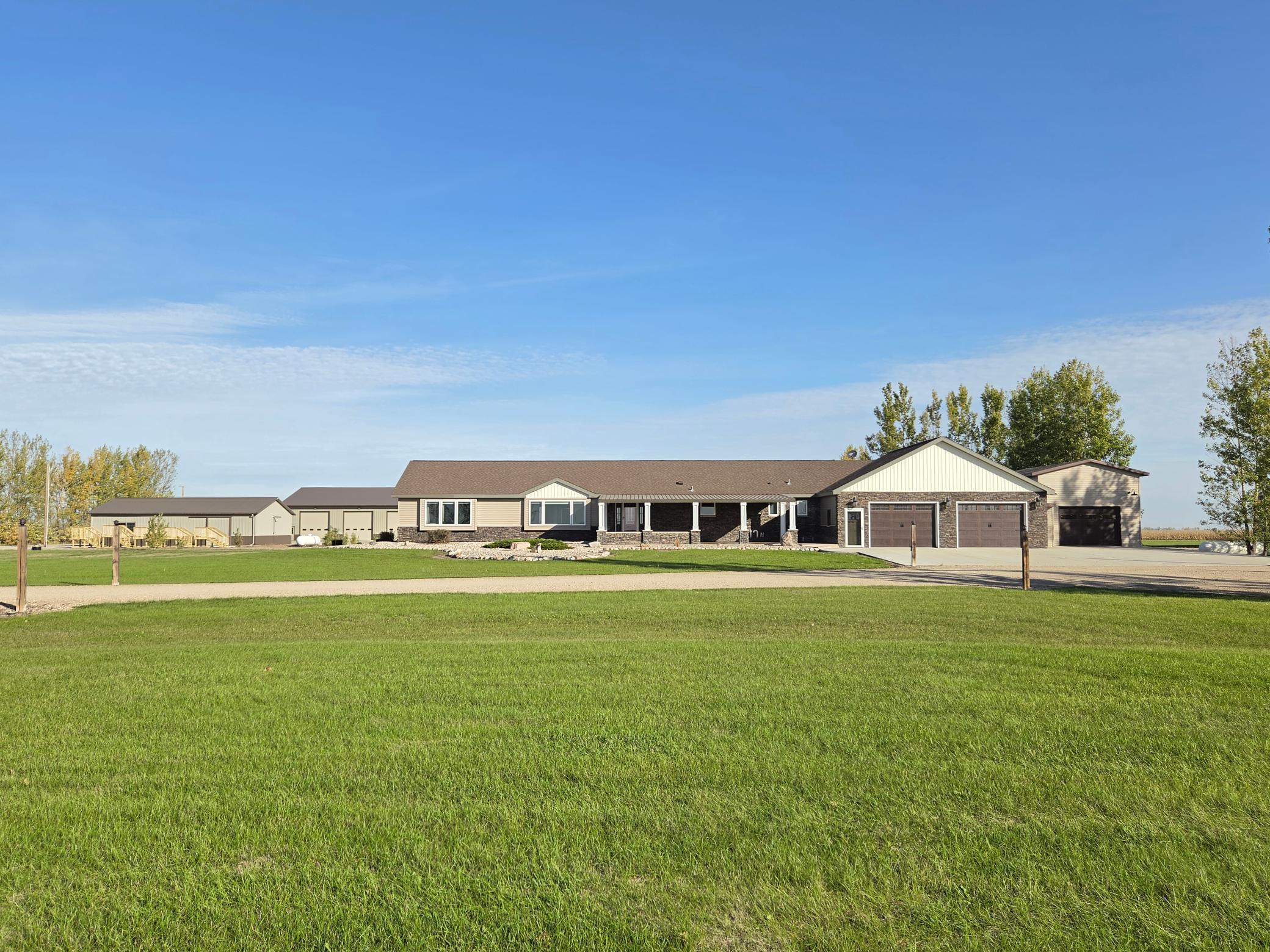 2007 single family home for sale at 16405 18th Street SE in Gardner, ND — 4 bed, 3 bath (photo 3 of 69)