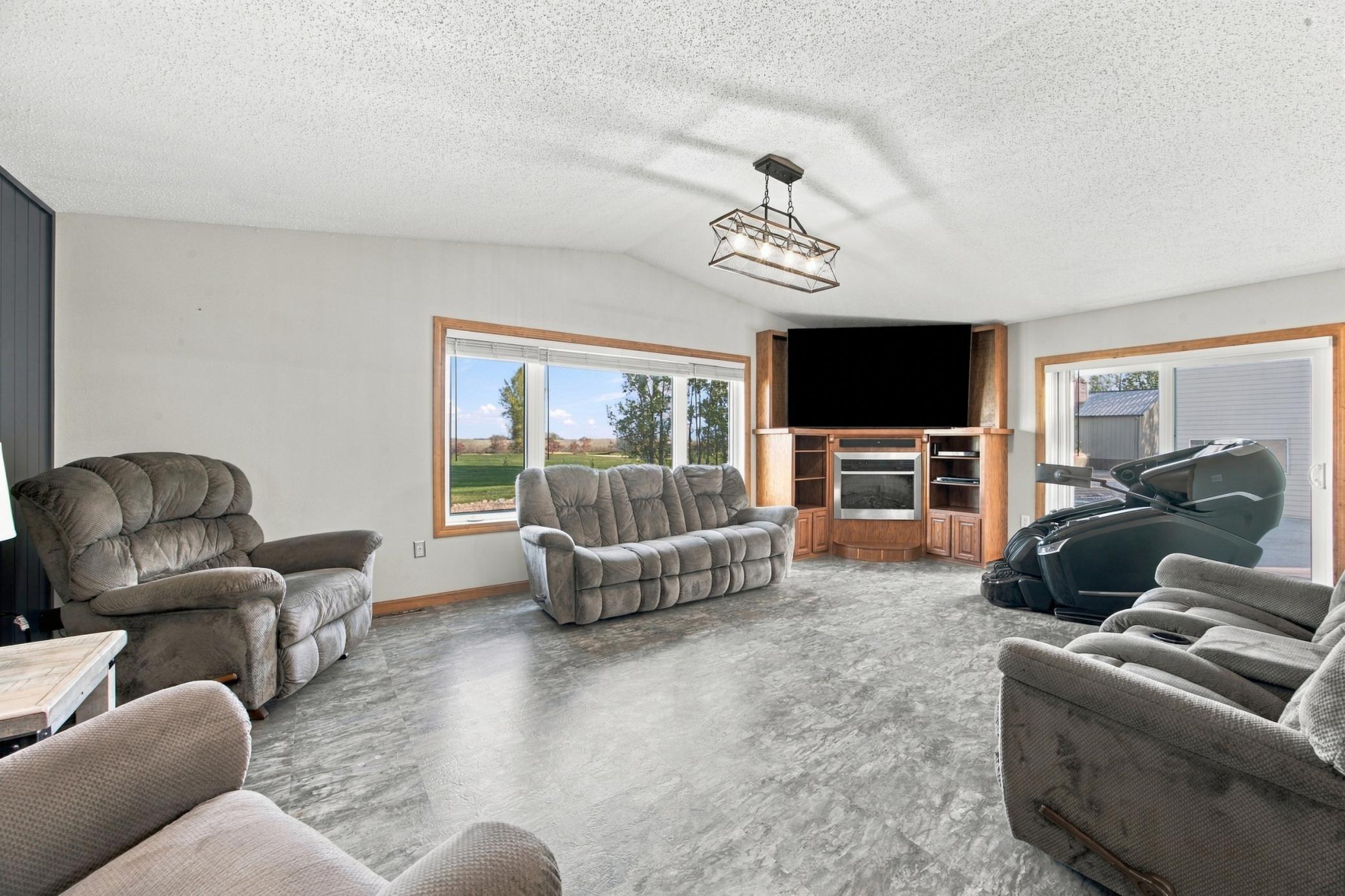 2007 single family home for sale at 16405 18th Street SE in Gardner, ND — 4 bed, 3 bath (photo 30 of 69)