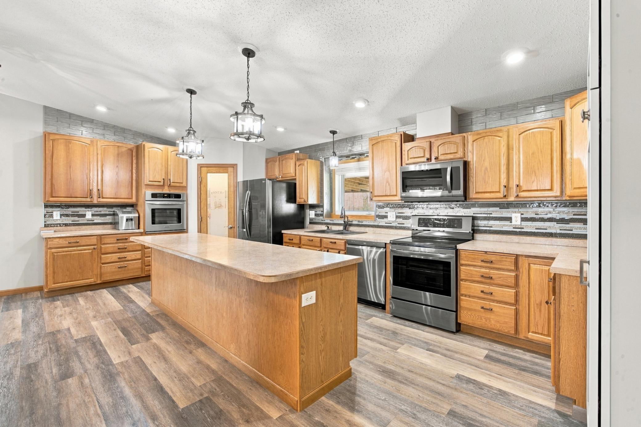 2007 single family home for sale at 16405 18th Street SE in Gardner, ND — 4 bed, 3 bath (photo 32 of 69)