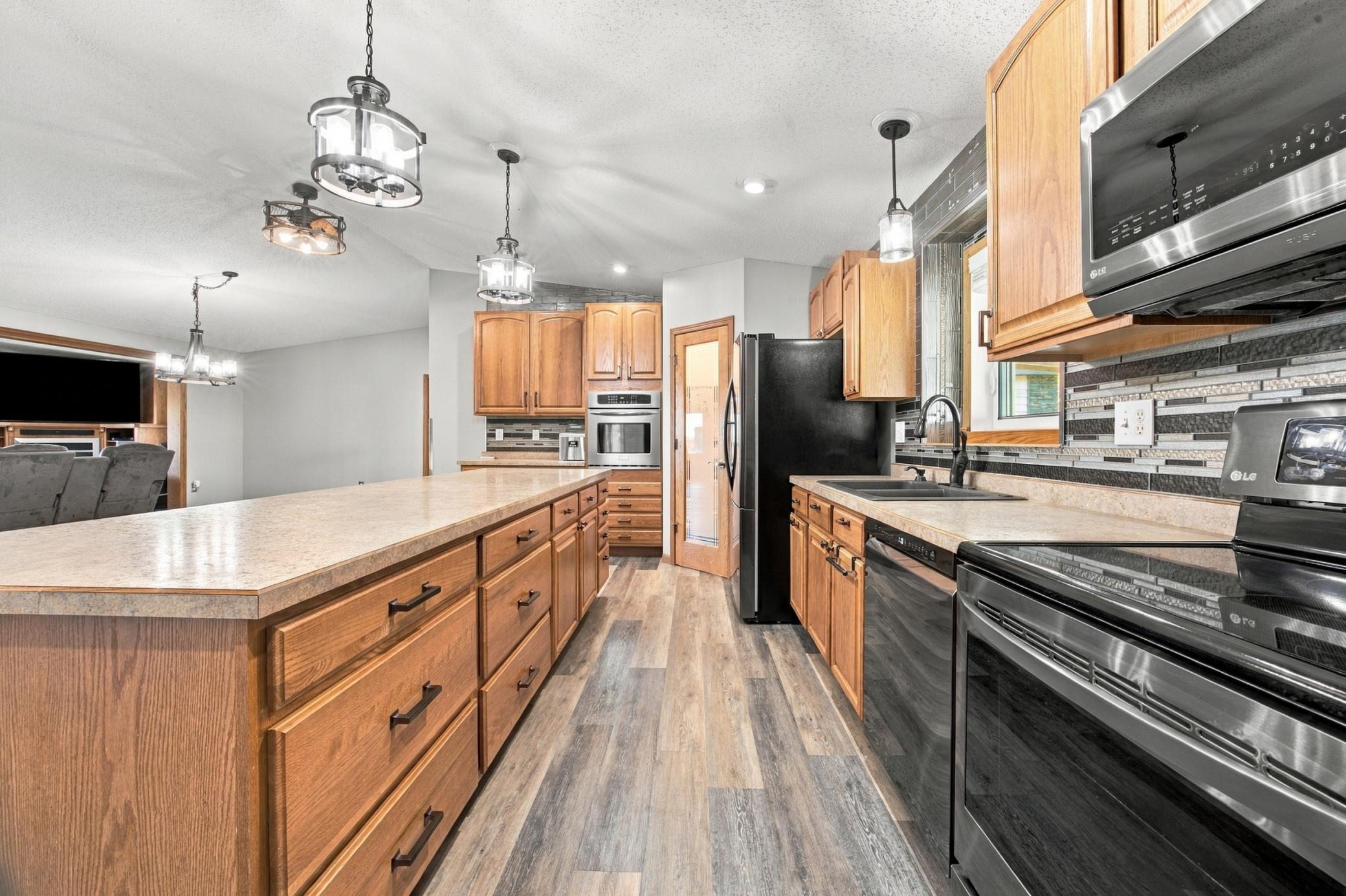 2007 single family home for sale at 16405 18th Street SE in Gardner, ND — 4 bed, 3 bath (photo 33 of 69)