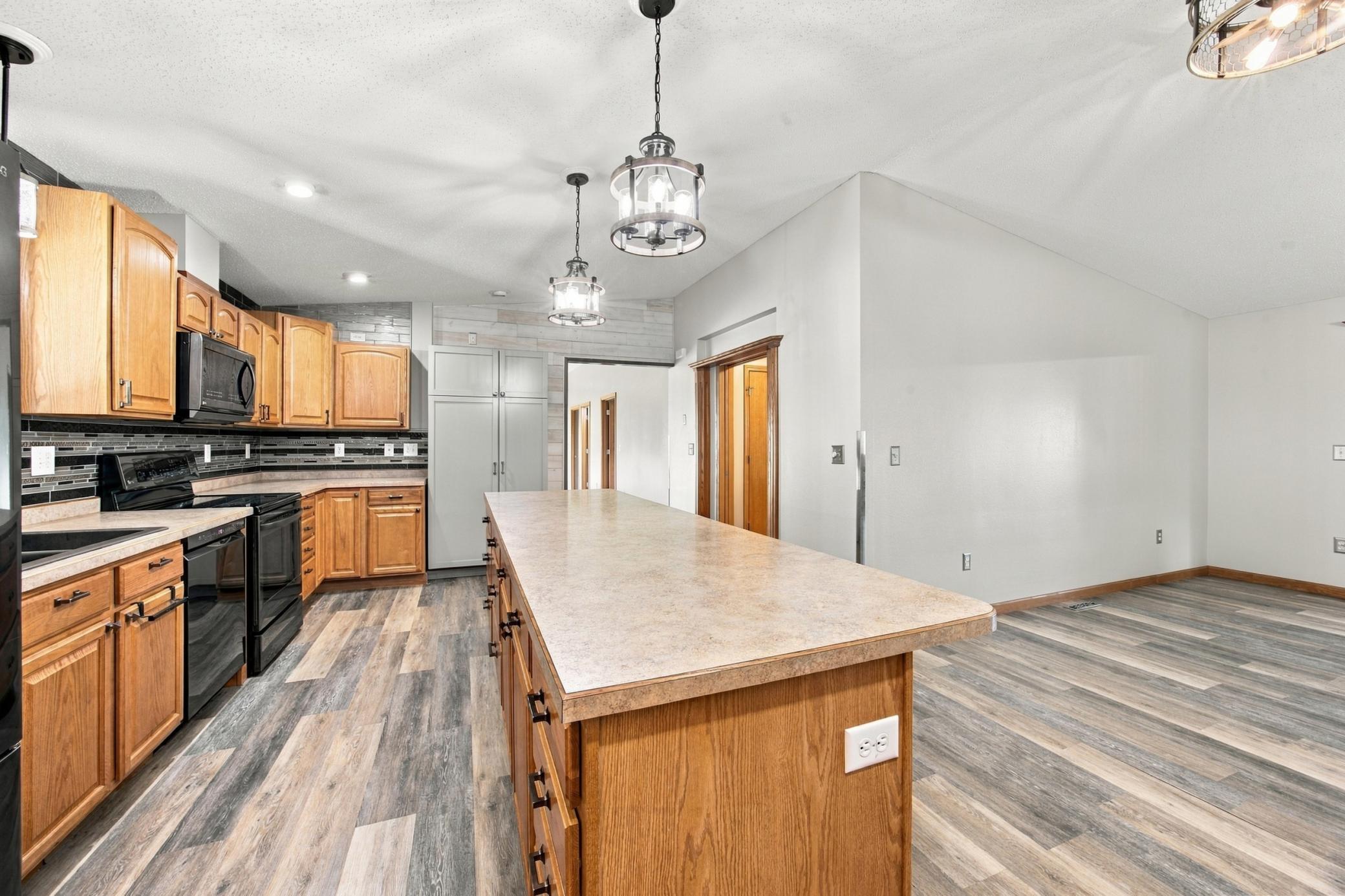 2007 single family home for sale at 16405 18th Street SE in Gardner, ND — 4 bed, 3 bath (photo 34 of 69)