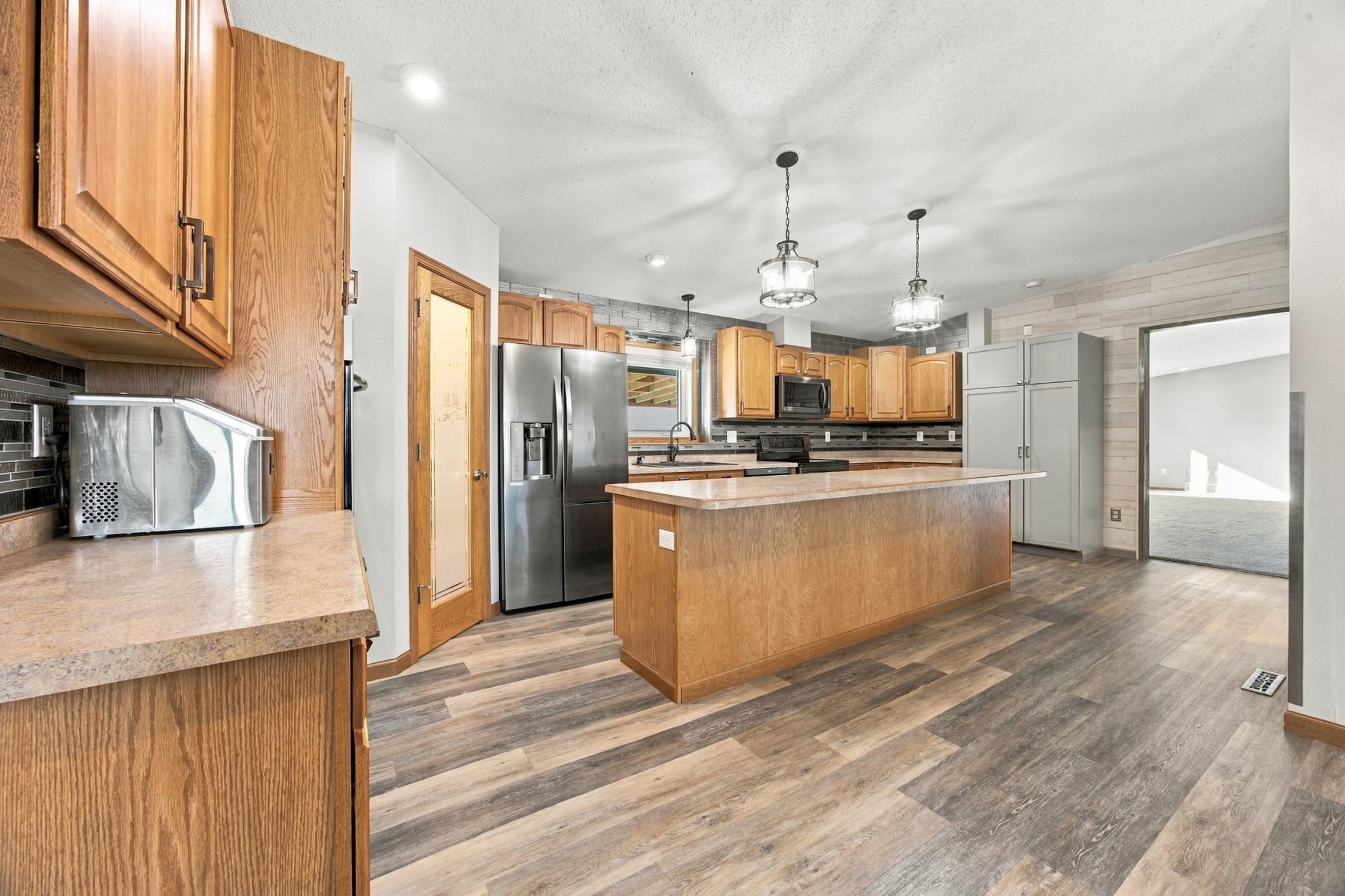 2007 single family home for sale at 16405 18th Street SE in Gardner, ND — 4 bed, 3 bath (photo 35 of 69)