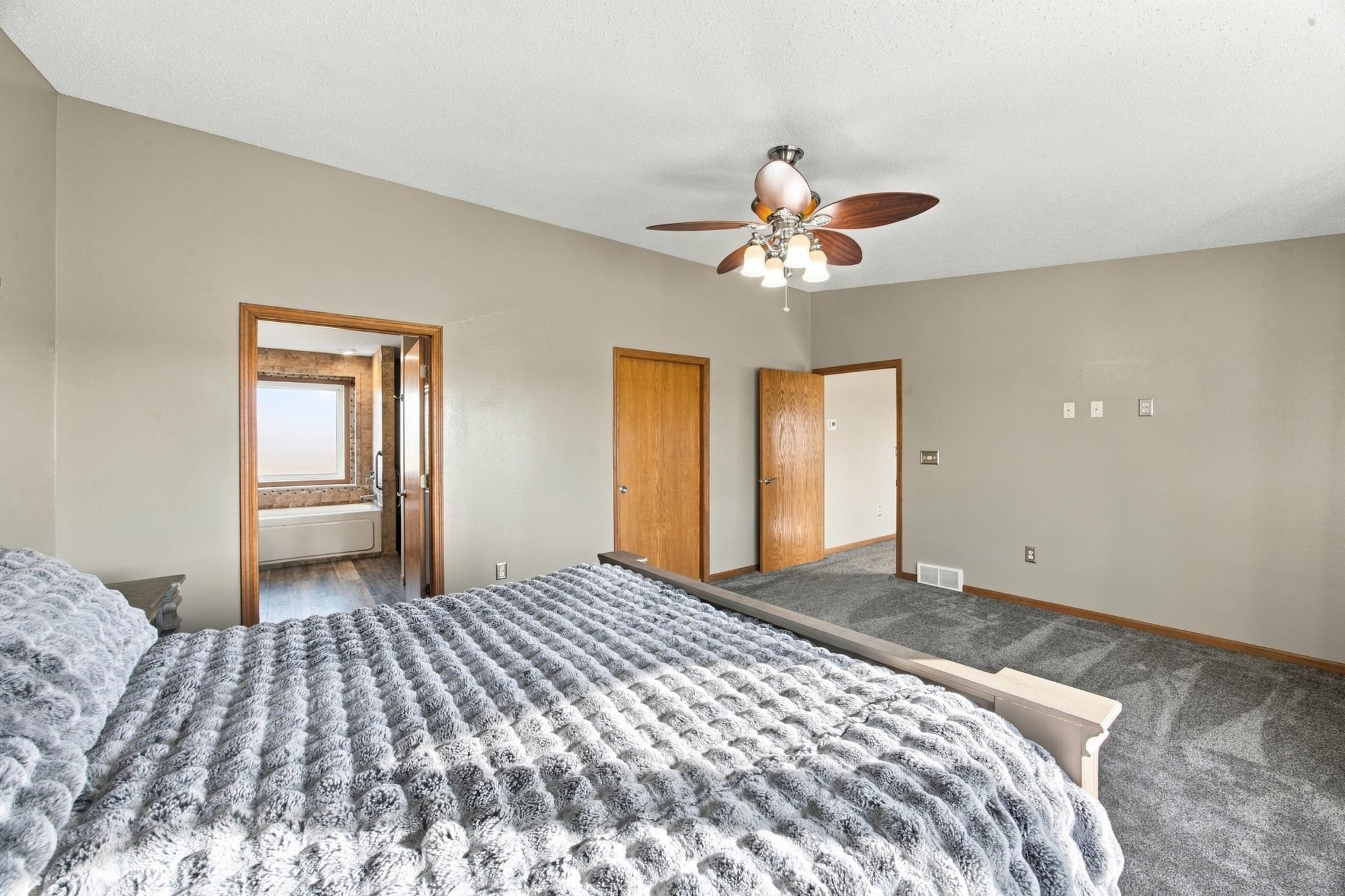 2007 single family home for sale at 16405 18th Street SE in Gardner, ND — 4 bed, 3 bath (photo 39 of 69)