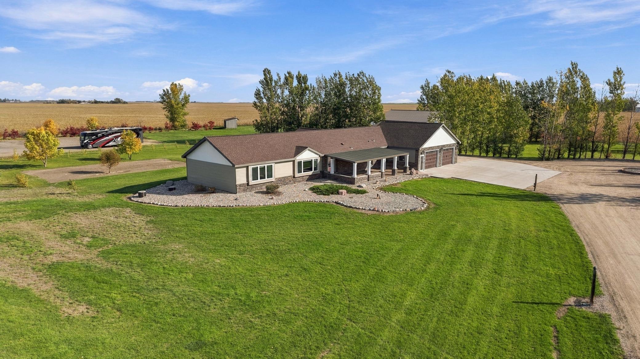 2007 single family home for sale at 16405 18th Street SE in Gardner, ND — 4 bed, 3 bath (photo 5 of 69)